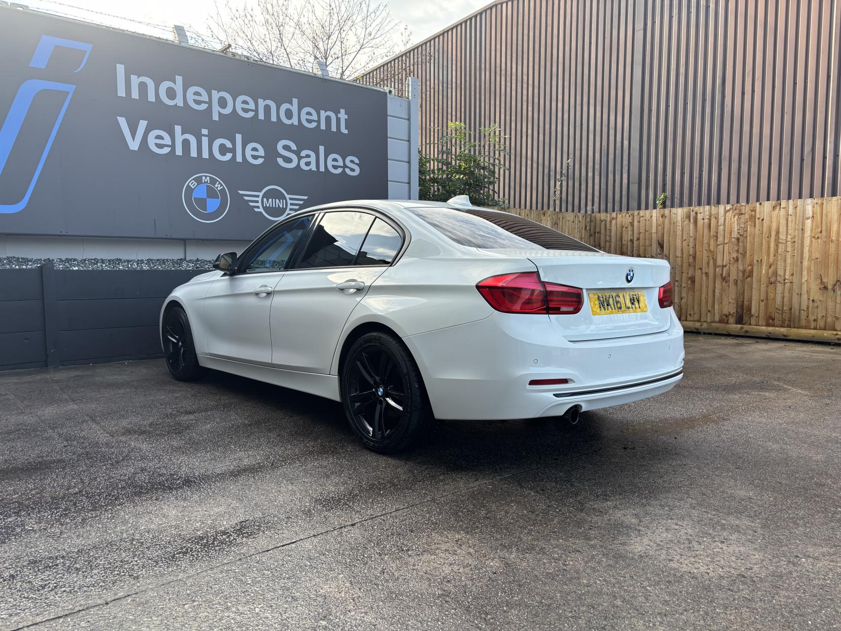 BMW 3 Series 1.5 318i Sport Saloon 4dr Petrol Manual Euro 6 (s/s) (136 ps)