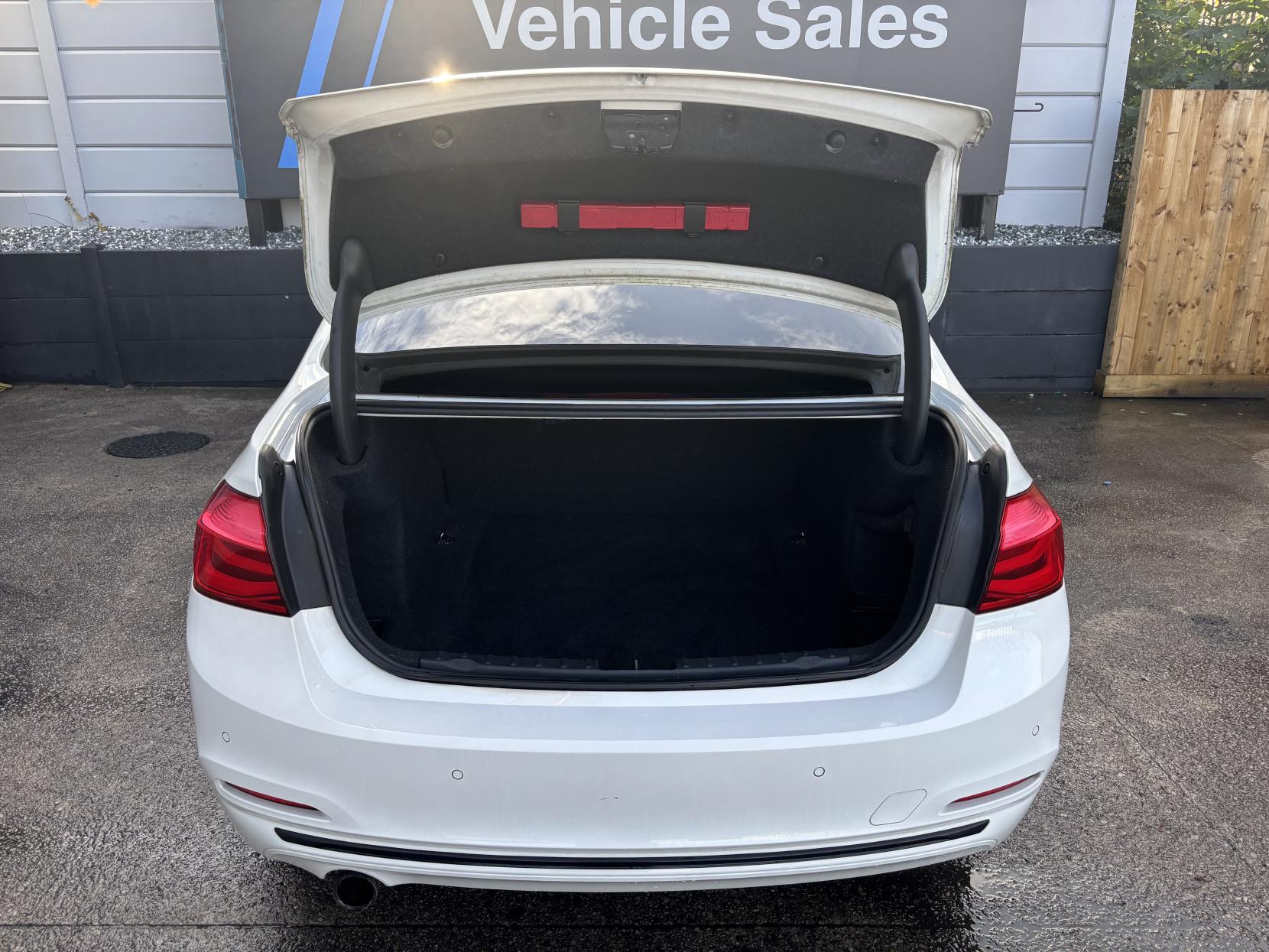 BMW 3 Series 1.5 318i Sport Saloon 4dr Petrol Manual Euro 6 (s/s) (136 ps)