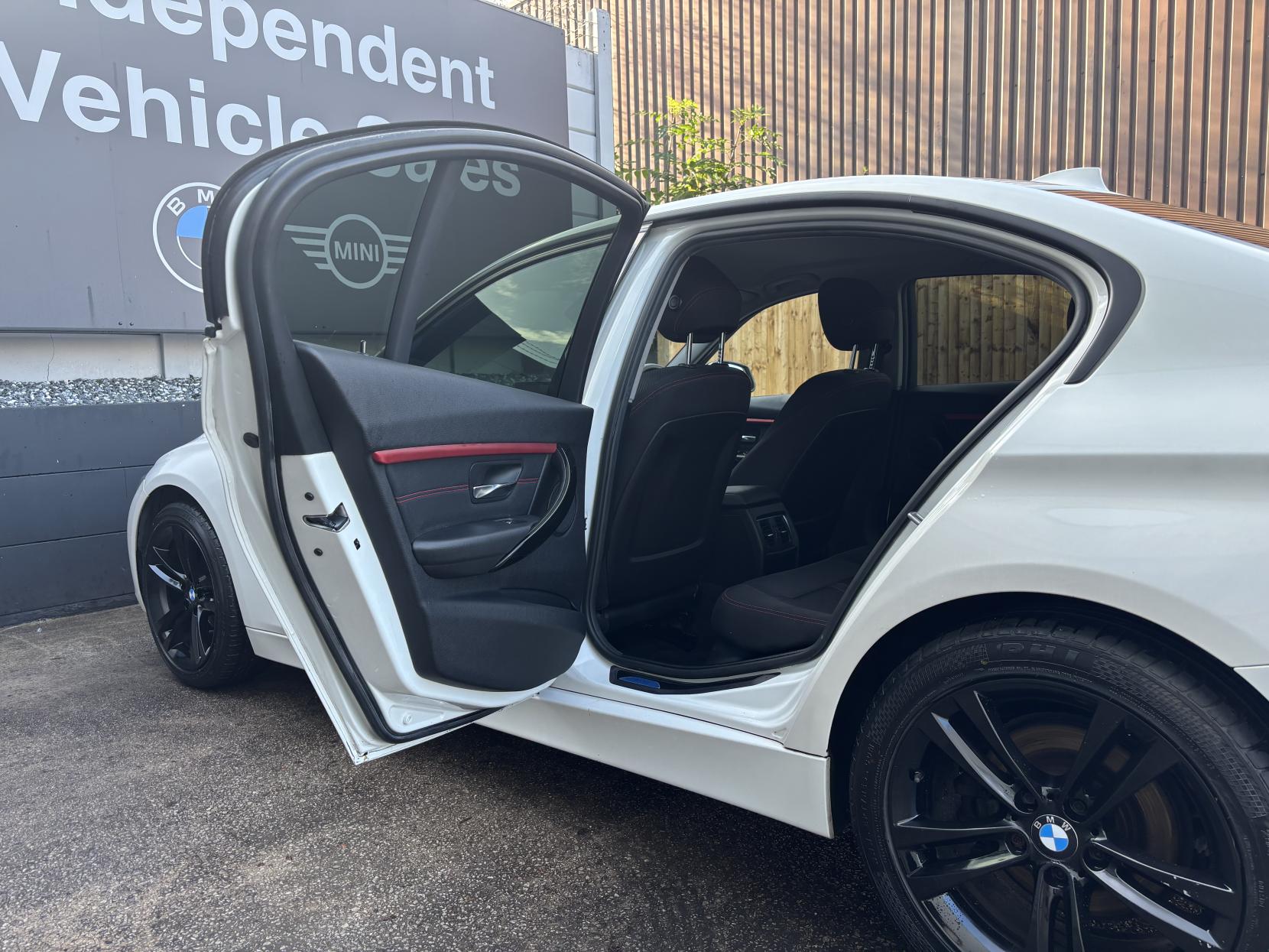 BMW 3 Series 1.5 318i Sport Saloon 4dr Petrol Manual Euro 6 (s/s) (136 ps)