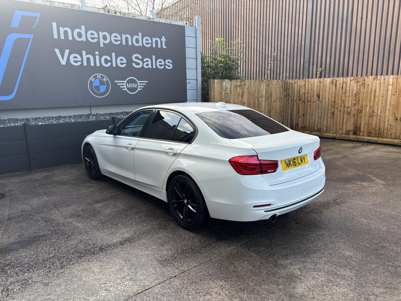 BMW 3 Series 1.5 318i Sport Saloon 4dr Petrol Manual Euro 6 (s/s) (136 ps)