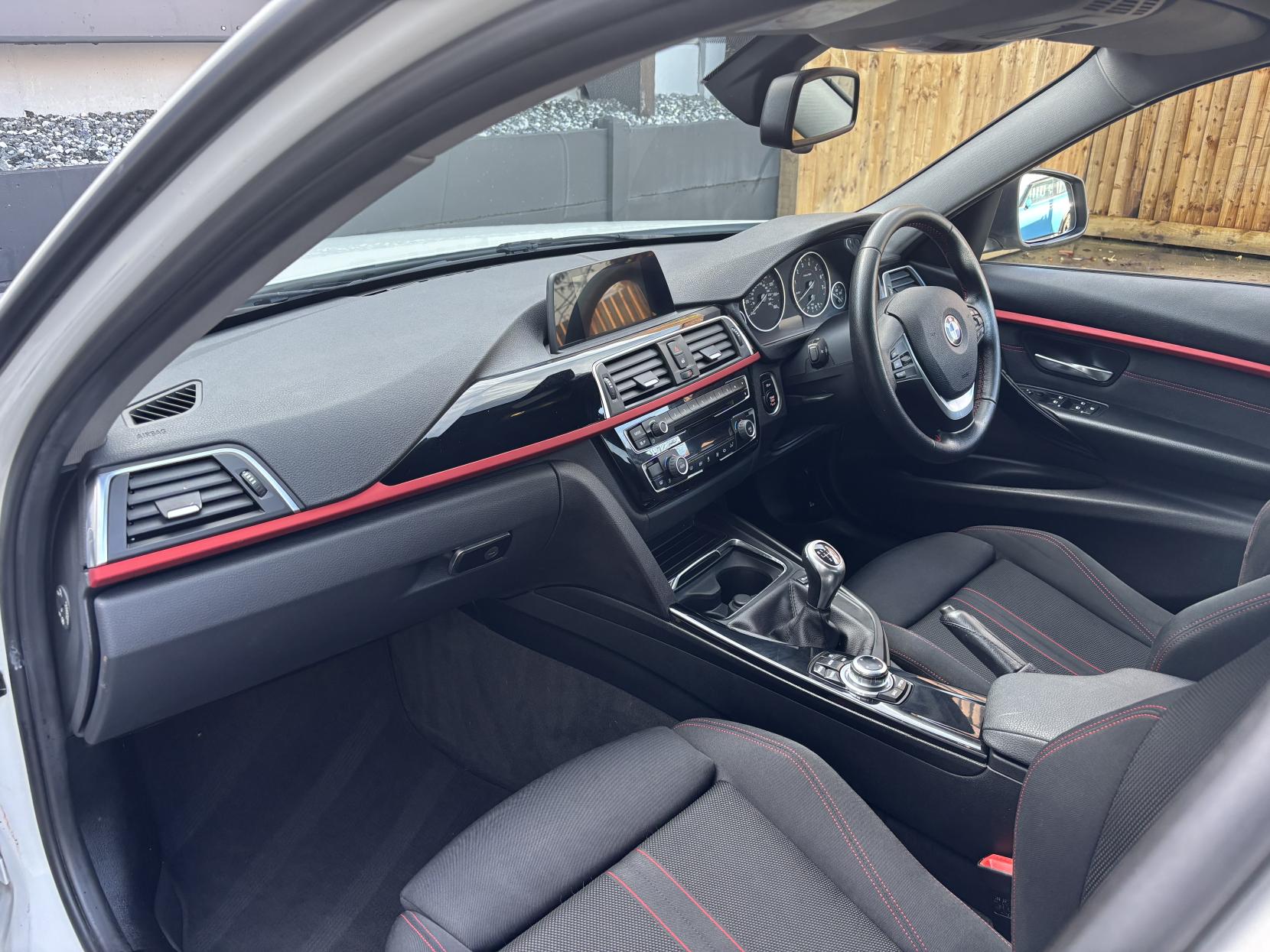 BMW 3 Series 1.5 318i Sport Saloon 4dr Petrol Manual Euro 6 (s/s) (136 ps)