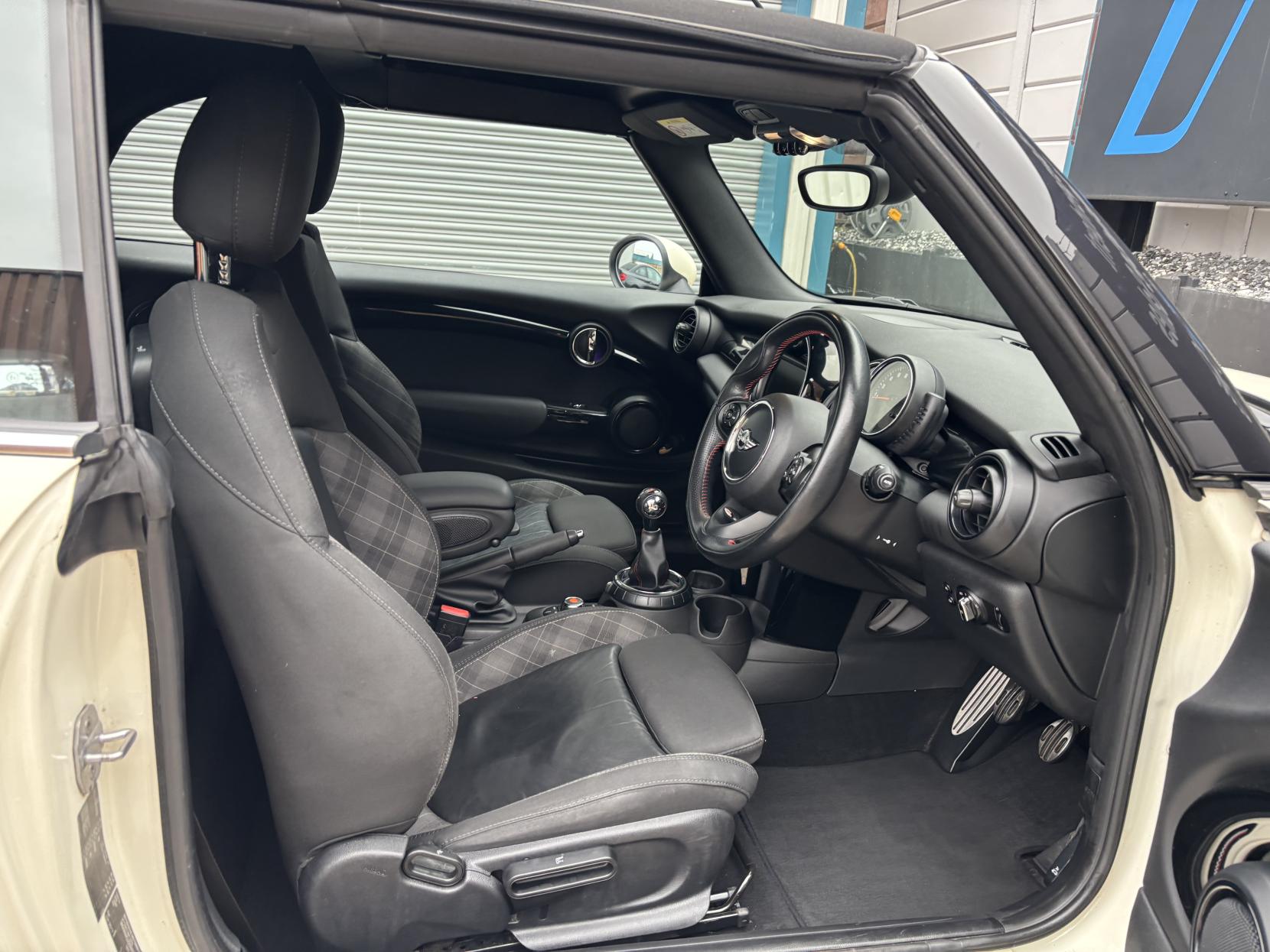 MINI Convertible 1.5 Cooper Convertible 2dr Petrol Manual Euro 6 (s/s) (136 ps)