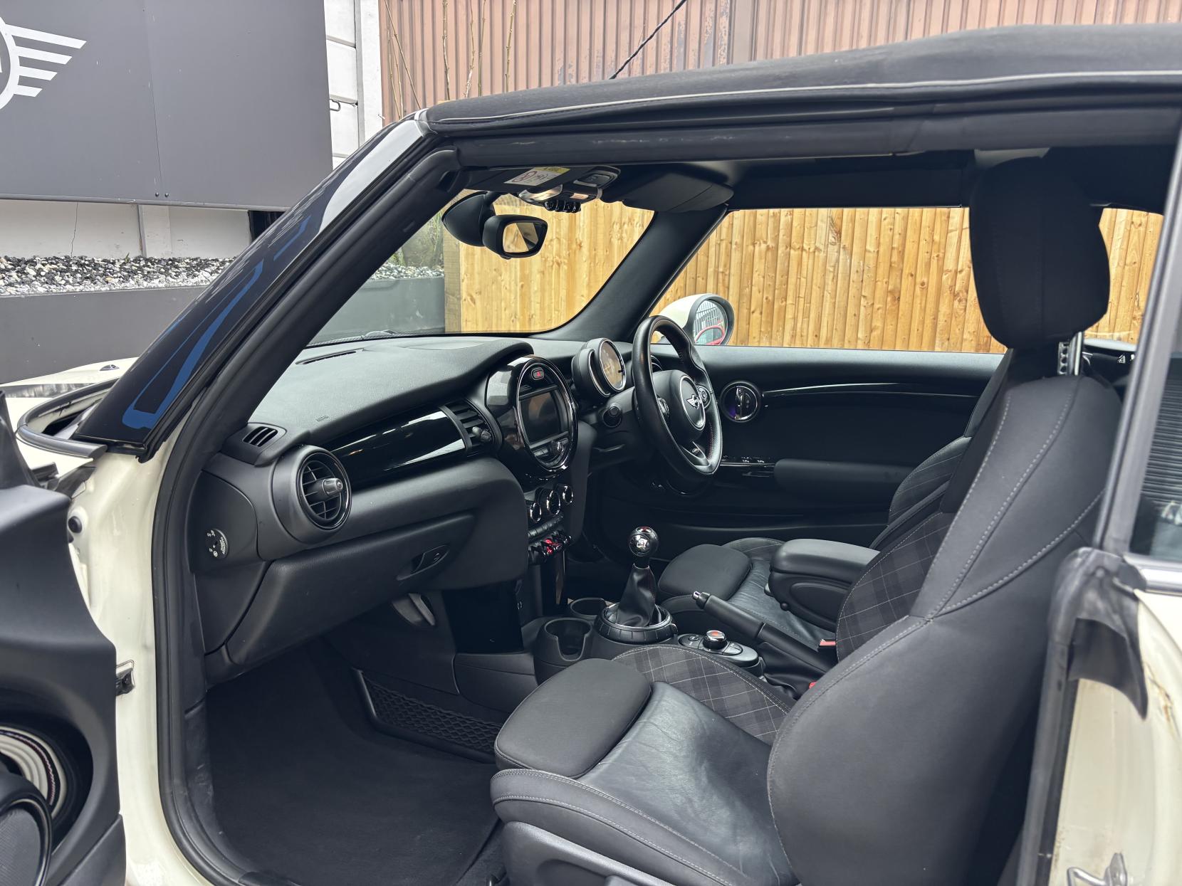 MINI Convertible 1.5 Cooper Convertible 2dr Petrol Manual Euro 6 (s/s) (136 ps)