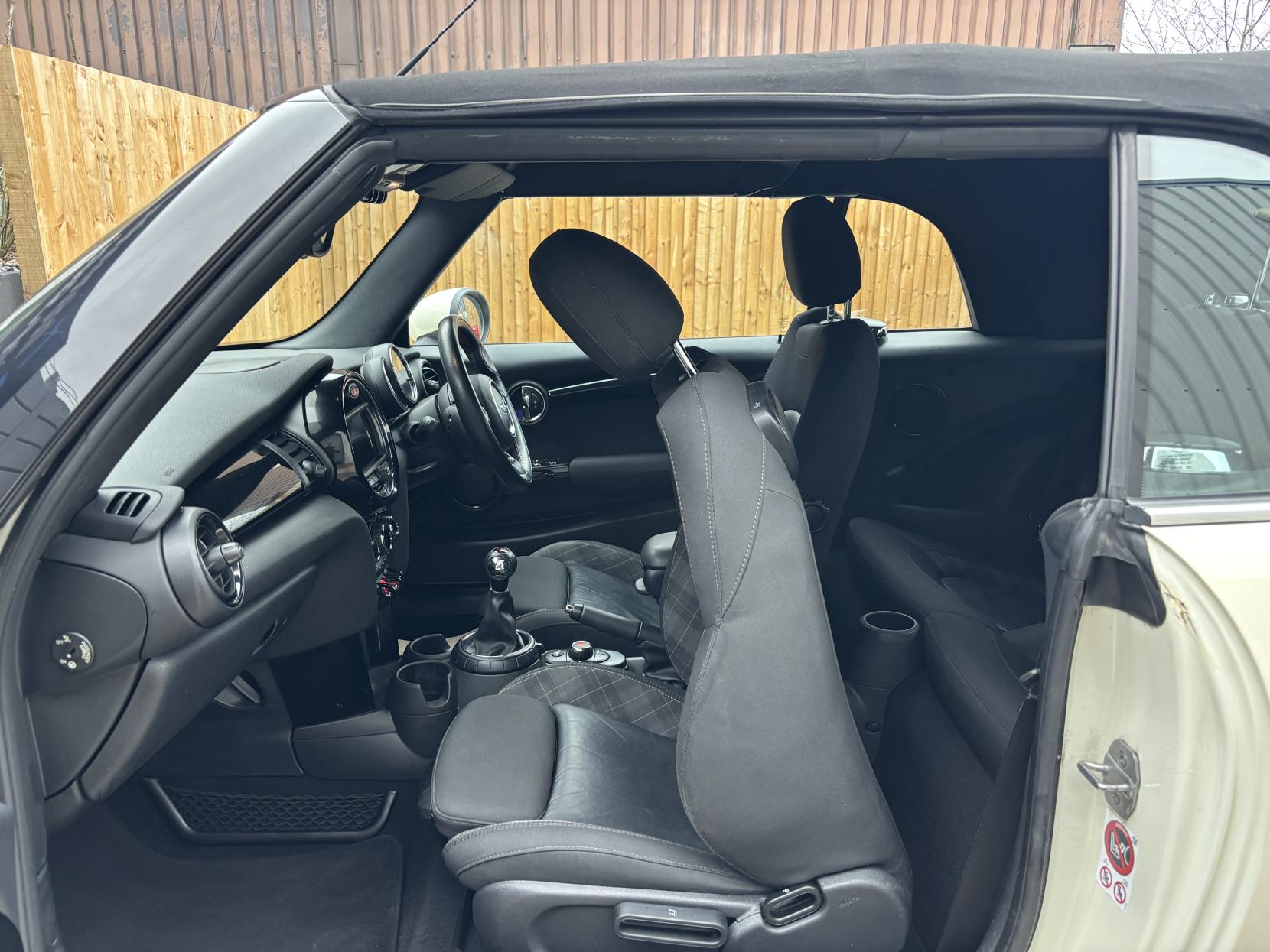 MINI Convertible 1.5 Cooper Convertible 2dr Petrol Manual Euro 6 (s/s) (136 ps)