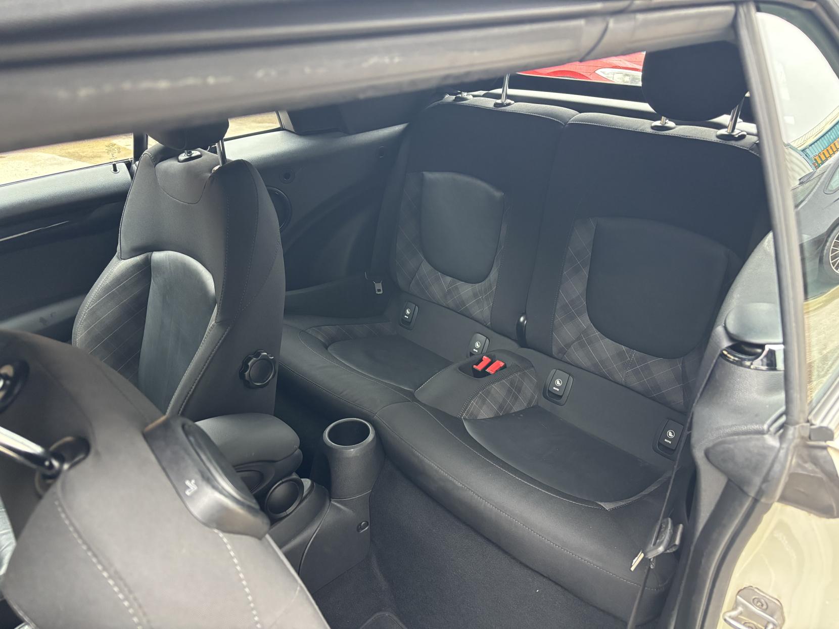 MINI Convertible 1.5 Cooper Convertible 2dr Petrol Manual Euro 6 (s/s) (136 ps)