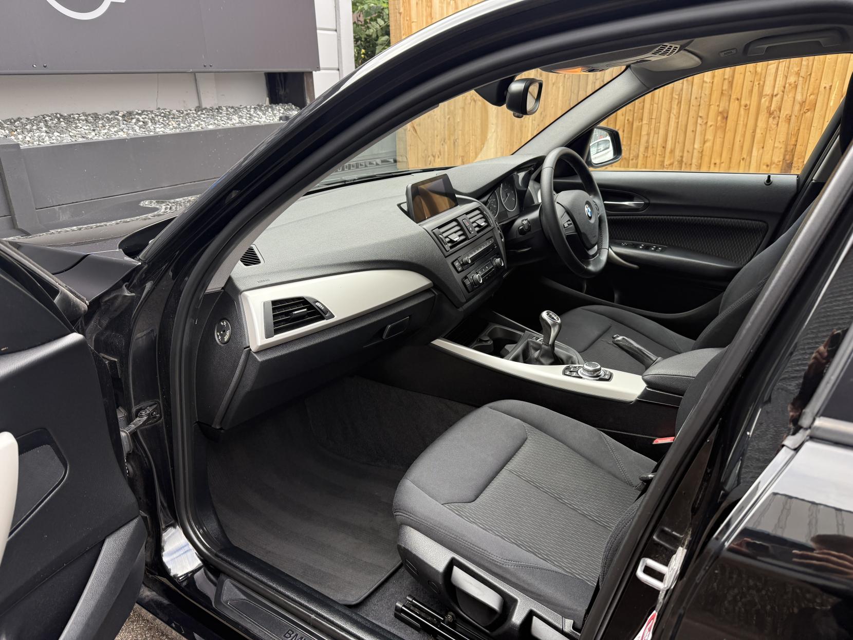 BMW 1 Series 1.6 116d ED EfficientDynamics Hatchback 5dr Diesel Manual Euro 5 (s/s) (116 ps)