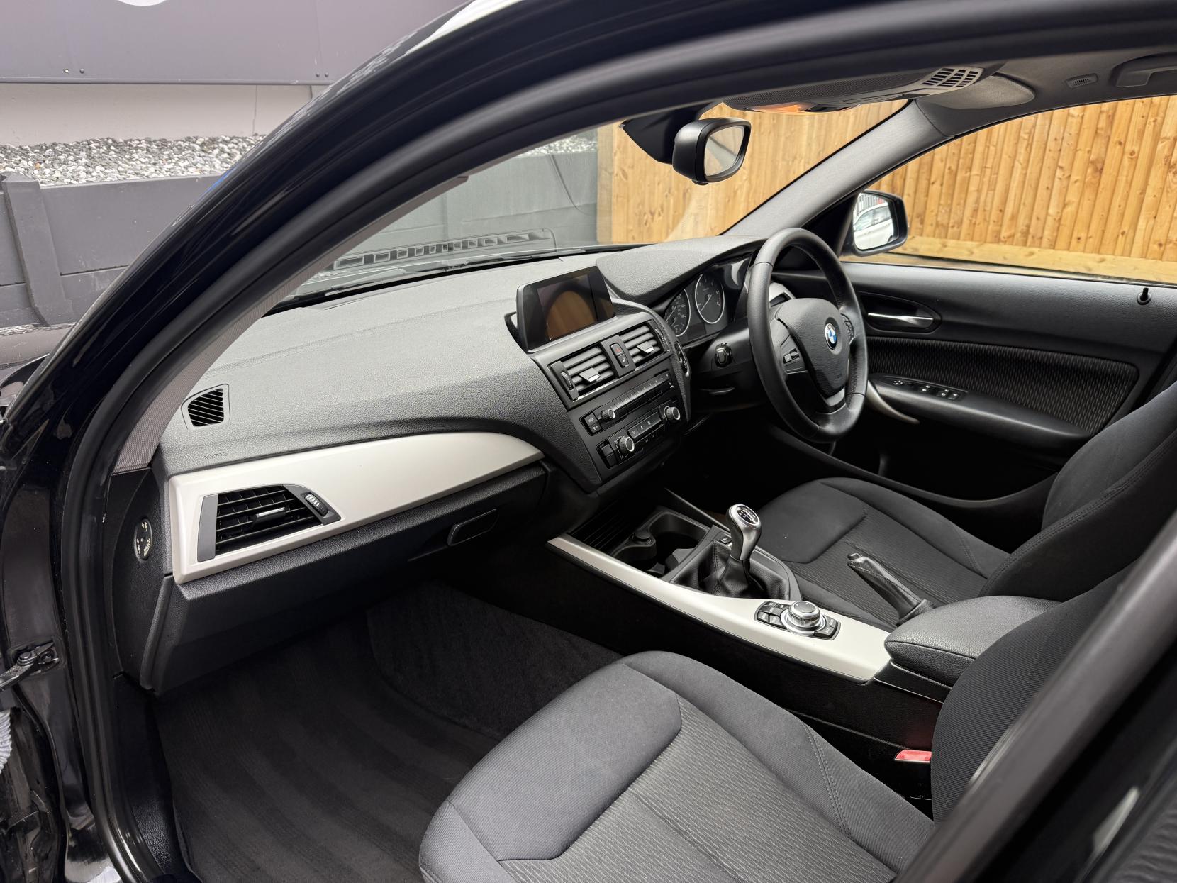 BMW 1 Series 1.6 116d ED EfficientDynamics Hatchback 5dr Diesel Manual Euro 5 (s/s) (116 ps)