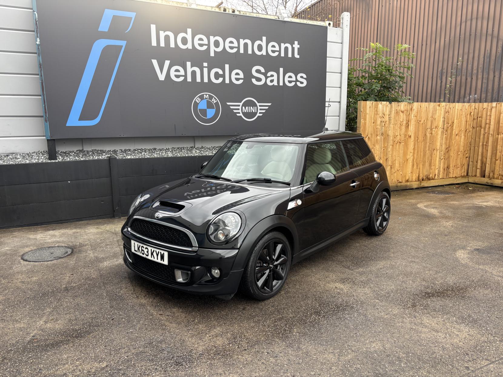 MINI Hatch 2.0 Cooper SD Hatchback 3dr Diesel Auto Euro 5 (143 ps)