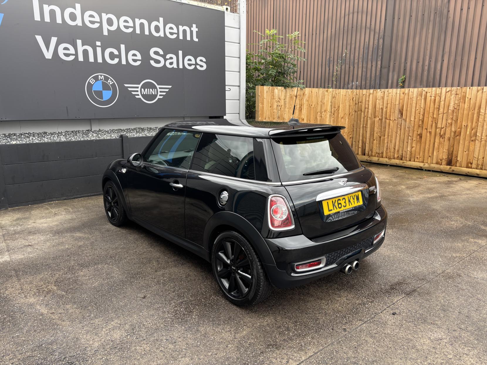 MINI Hatch 2.0 Cooper SD Hatchback 3dr Diesel Auto Euro 5 (143 ps)