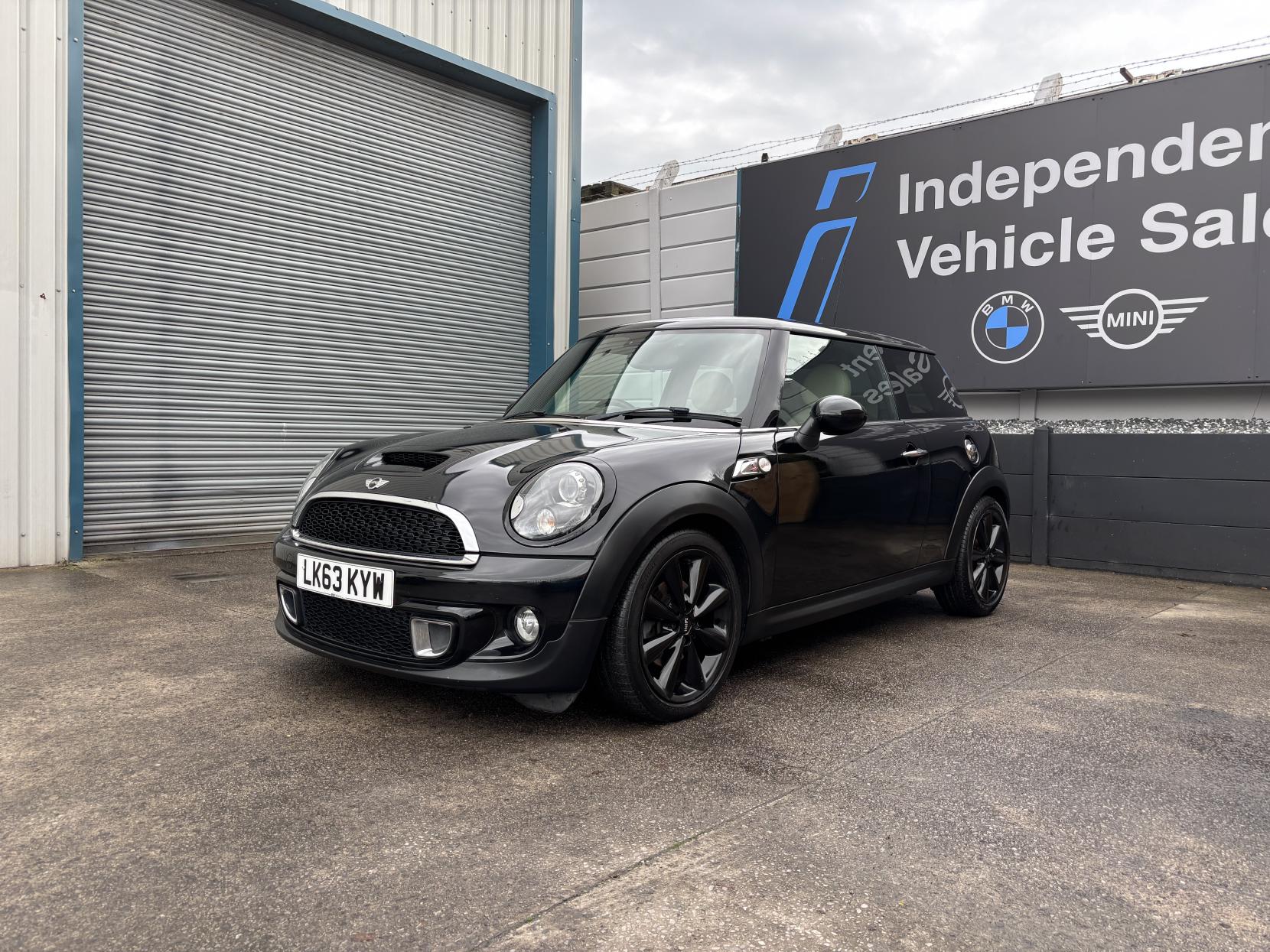 MINI Hatch 2.0 Cooper SD Hatchback 3dr Diesel Auto Euro 5 (143 ps)