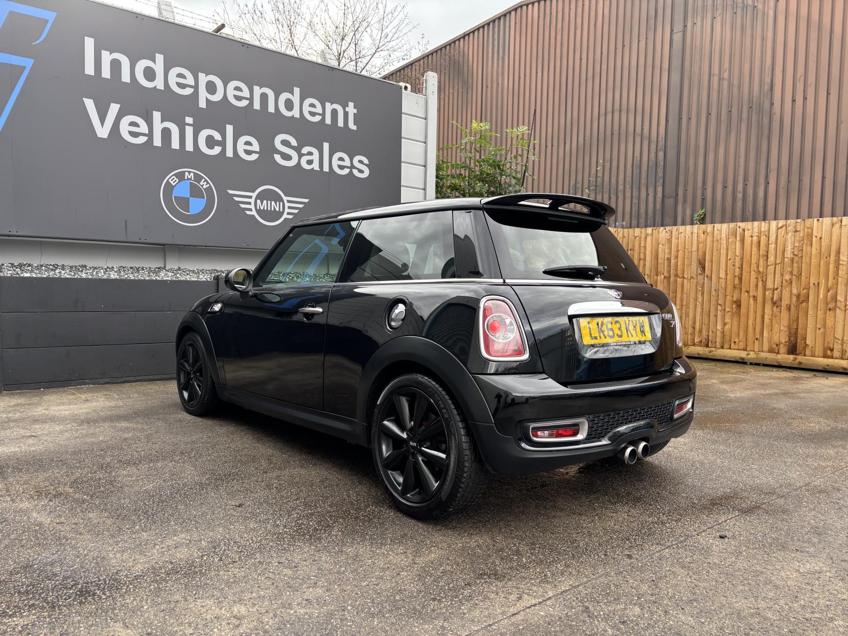 MINI Hatch 2.0 Cooper SD Hatchback 3dr Diesel Auto Euro 5 (143 ps)