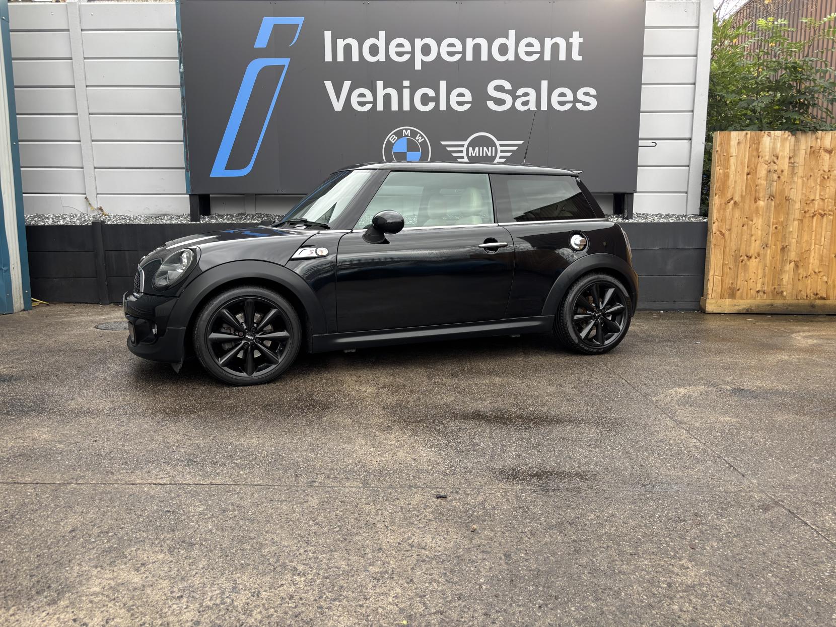 MINI Hatch 2.0 Cooper SD Hatchback 3dr Diesel Auto Euro 5 (143 ps)
