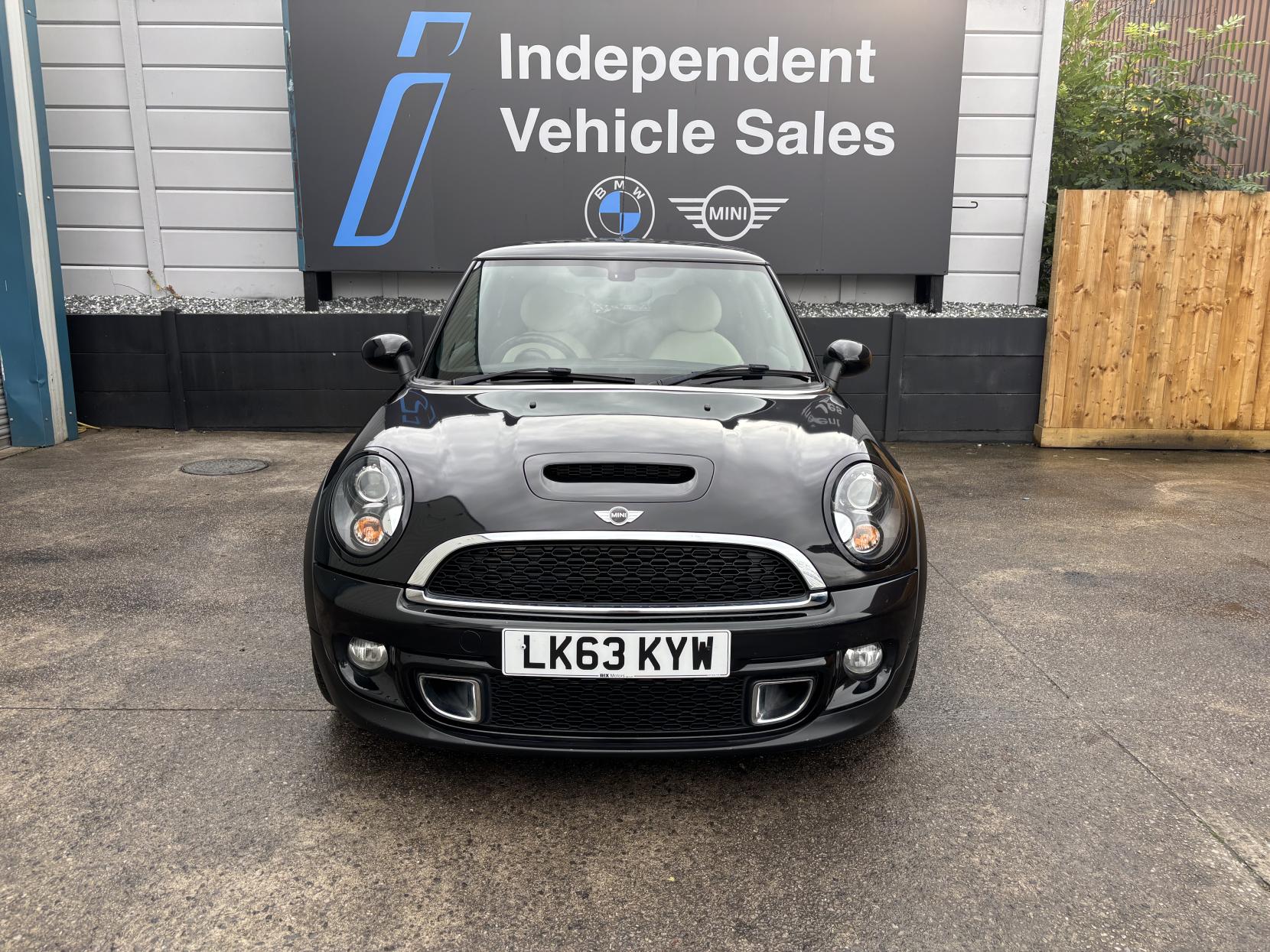 MINI Hatch 2.0 Cooper SD Hatchback 3dr Diesel Auto Euro 5 (143 ps)
