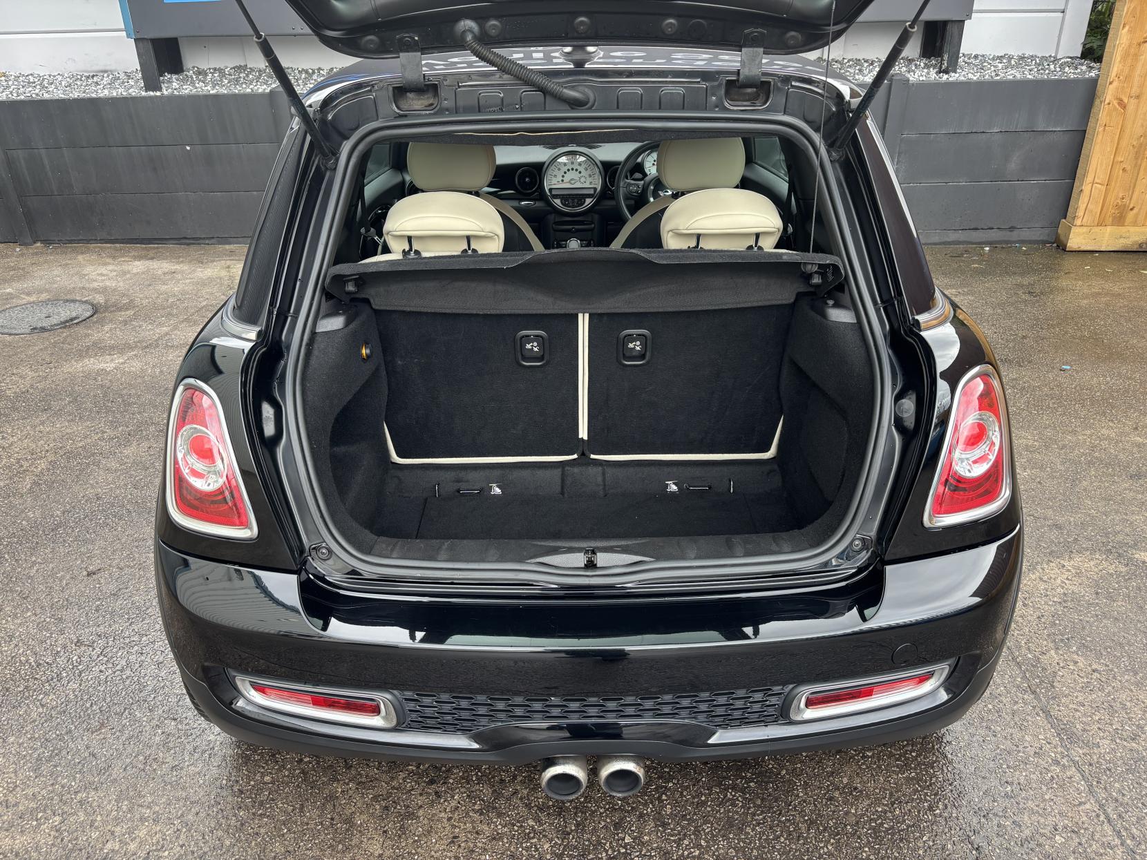 MINI Hatch 2.0 Cooper SD Hatchback 3dr Diesel Auto Euro 5 (143 ps)