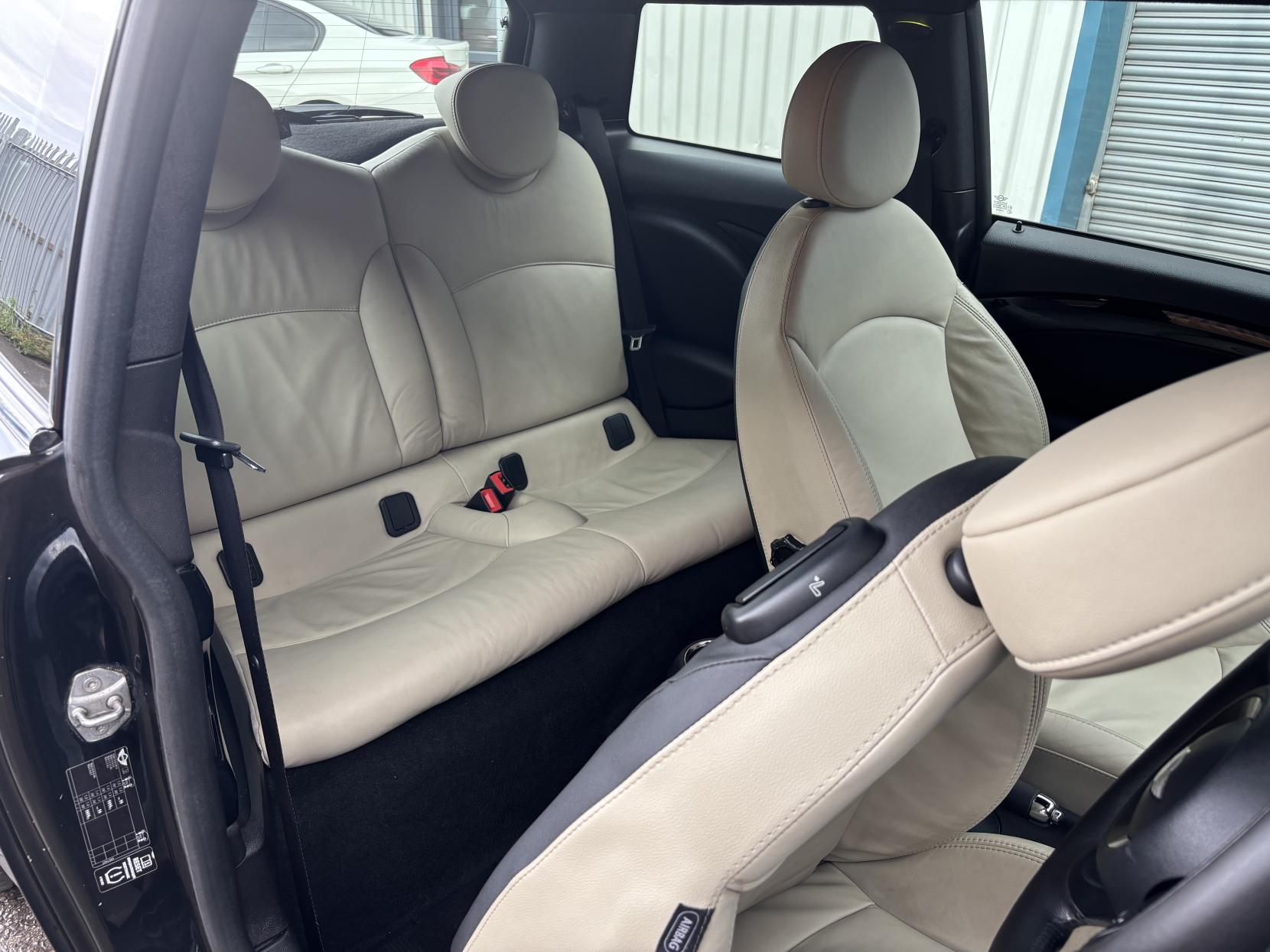 MINI Hatch 2.0 Cooper SD Hatchback 3dr Diesel Auto Euro 5 (143 ps)