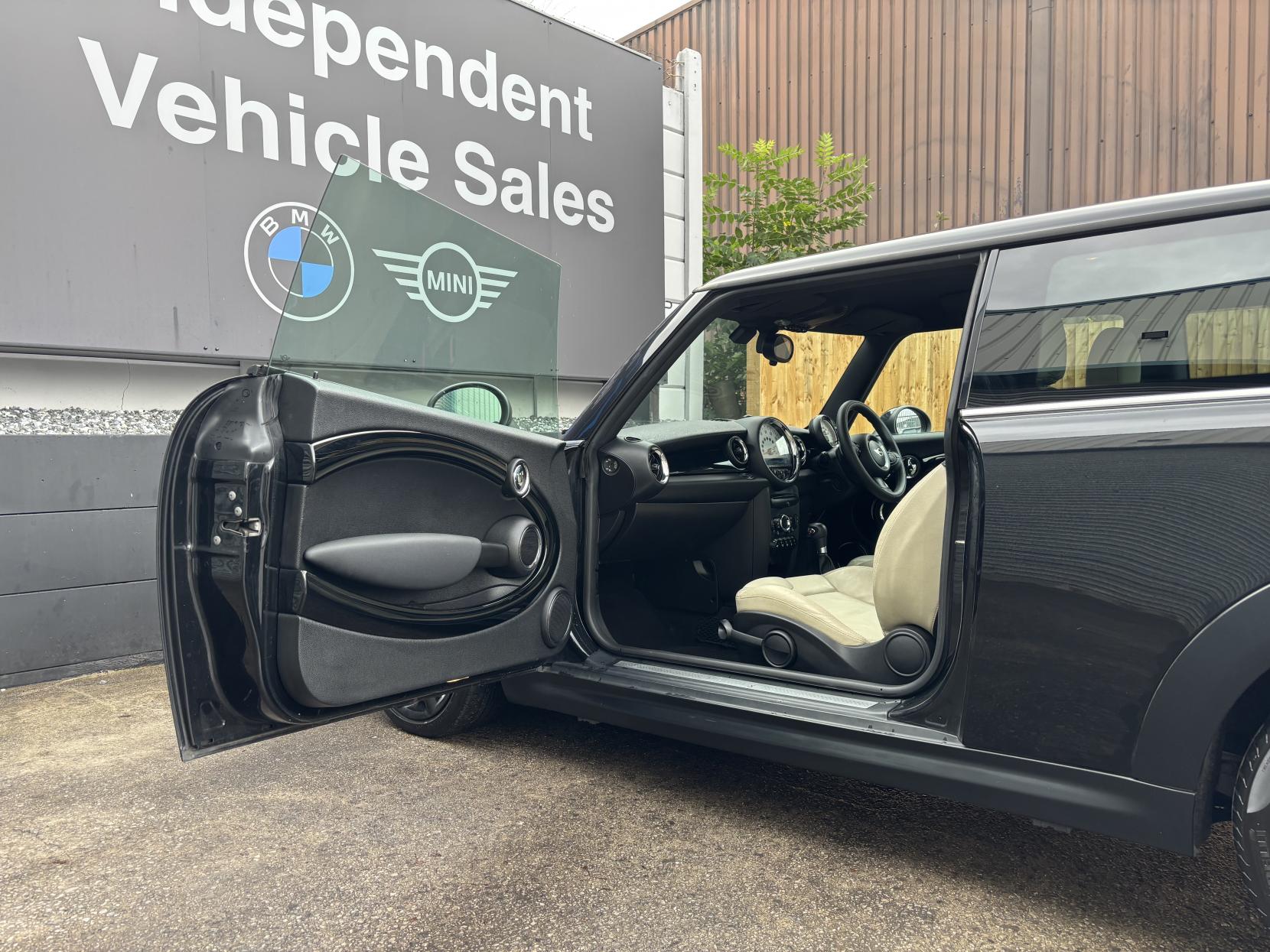 MINI Hatch 2.0 Cooper SD Hatchback 3dr Diesel Auto Euro 5 (143 ps)