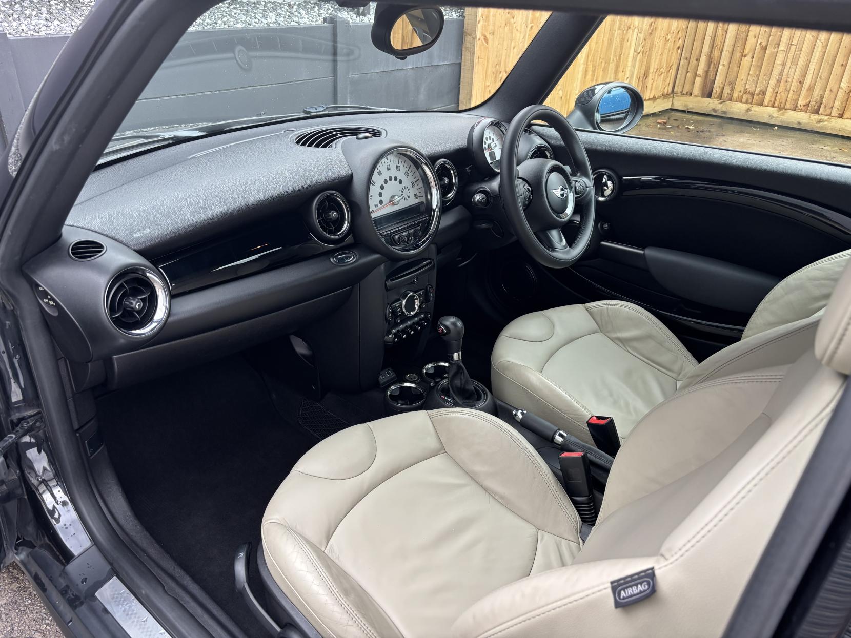 MINI Hatch 2.0 Cooper SD Hatchback 3dr Diesel Auto Euro 5 (143 ps)