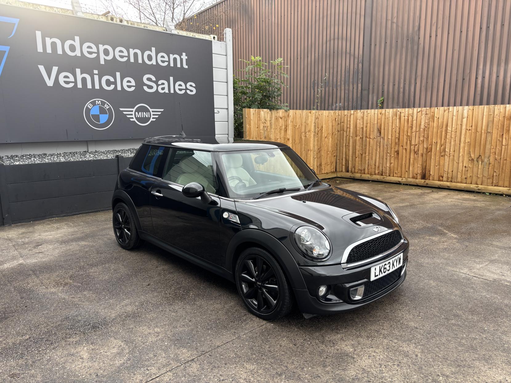 MINI Hatch 2.0 Cooper SD Hatchback 3dr Diesel Auto Euro 5 (143 ps)