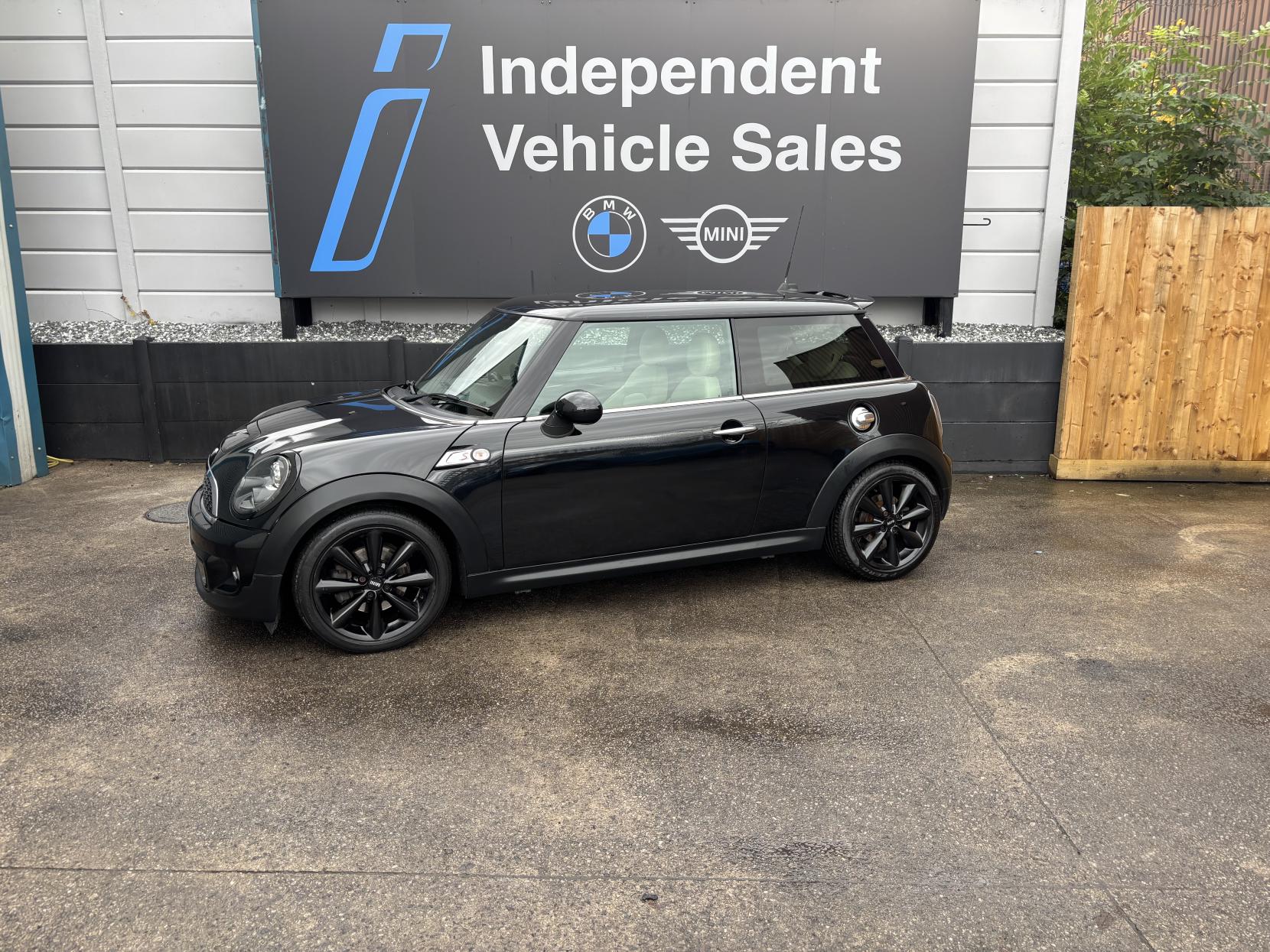 MINI Hatch 2.0 Cooper SD Hatchback 3dr Diesel Auto Euro 5 (143 ps)