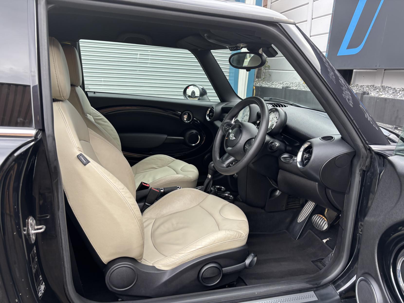 MINI Hatch 2.0 Cooper SD Hatchback 3dr Diesel Auto Euro 5 (143 ps)