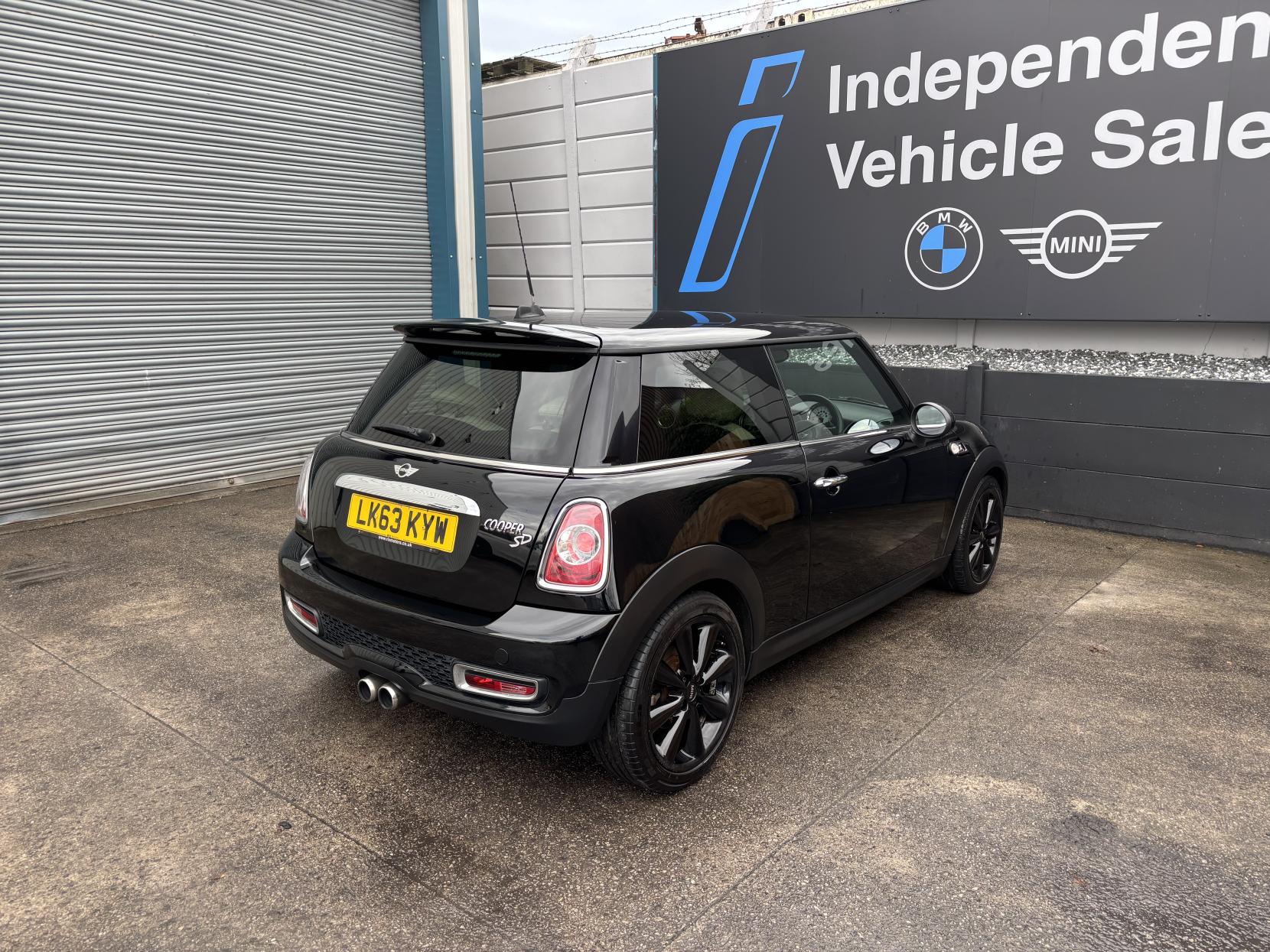 MINI Hatch 2.0 Cooper SD Hatchback 3dr Diesel Auto Euro 5 (143 ps)