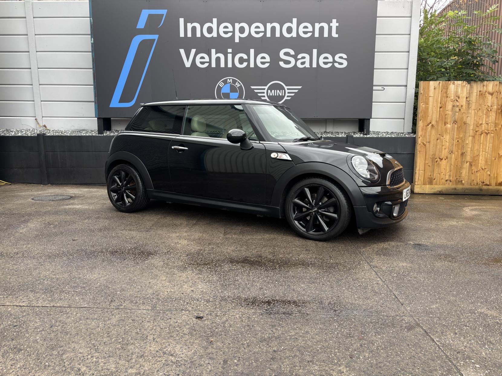 MINI Hatch 2.0 Cooper SD Hatchback 3dr Diesel Auto Euro 5 (143 ps)