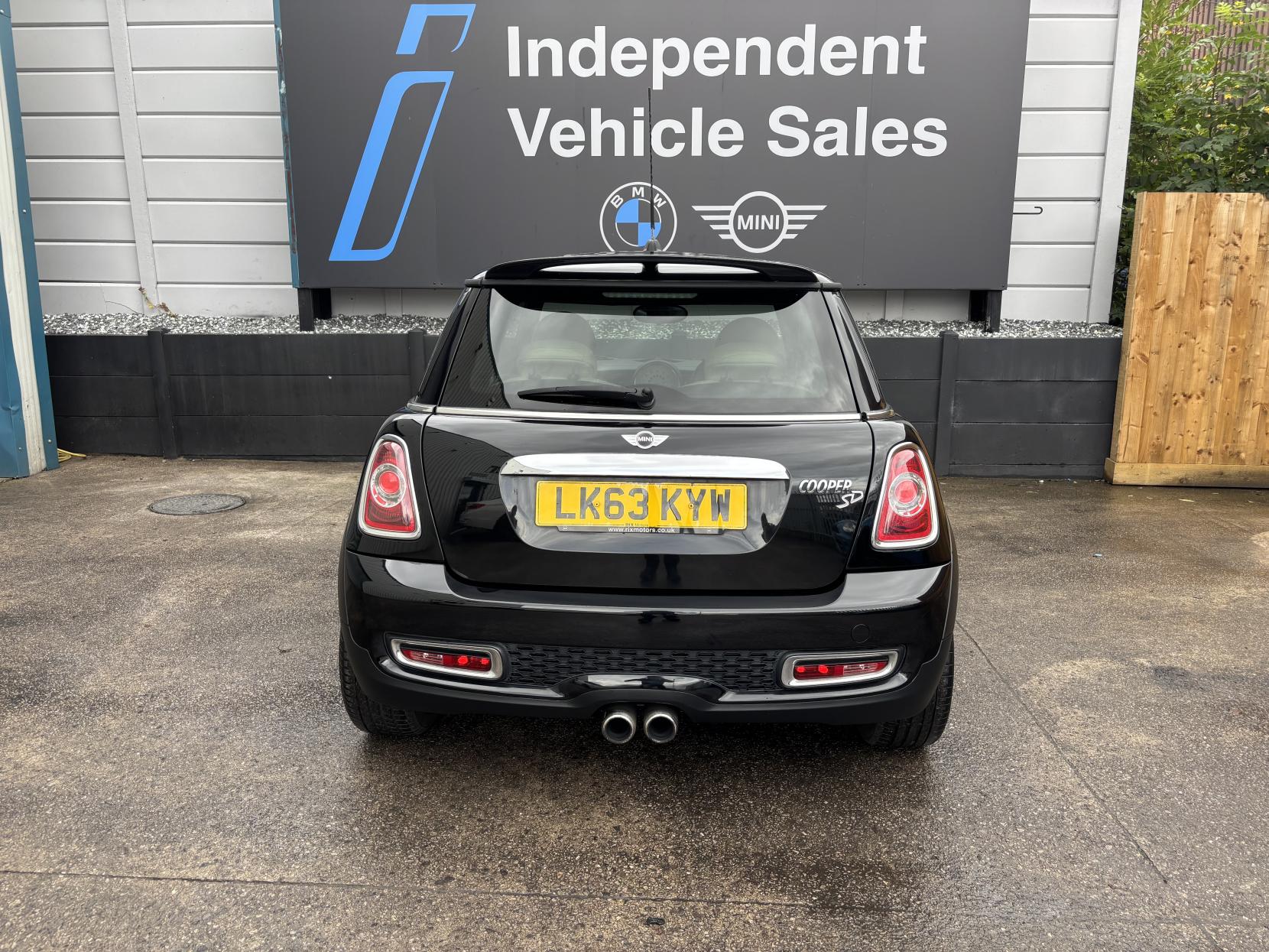 MINI Hatch 2.0 Cooper SD Hatchback 3dr Diesel Auto Euro 5 (143 ps)