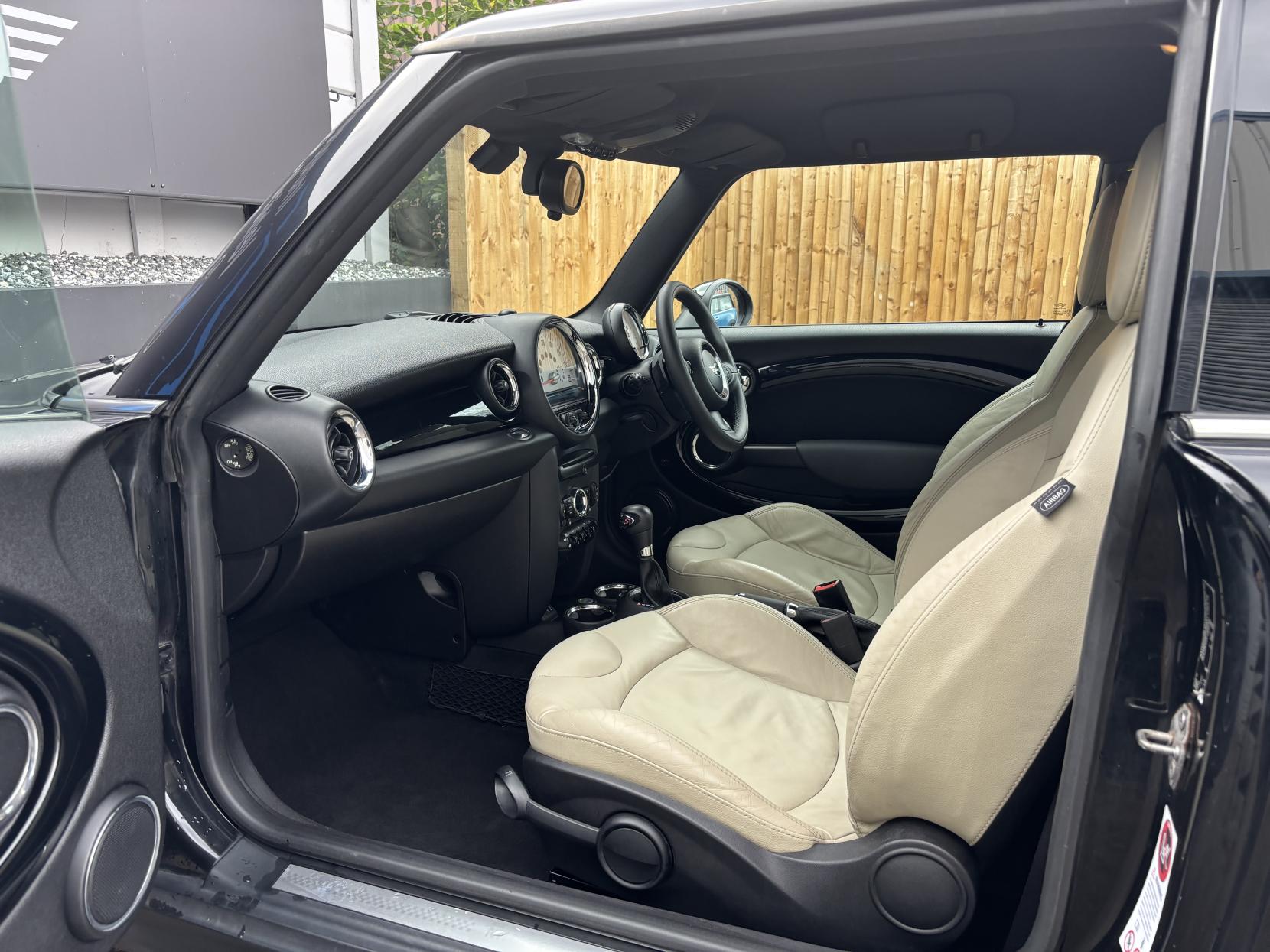 MINI Hatch 2.0 Cooper SD Hatchback 3dr Diesel Auto Euro 5 (143 ps)