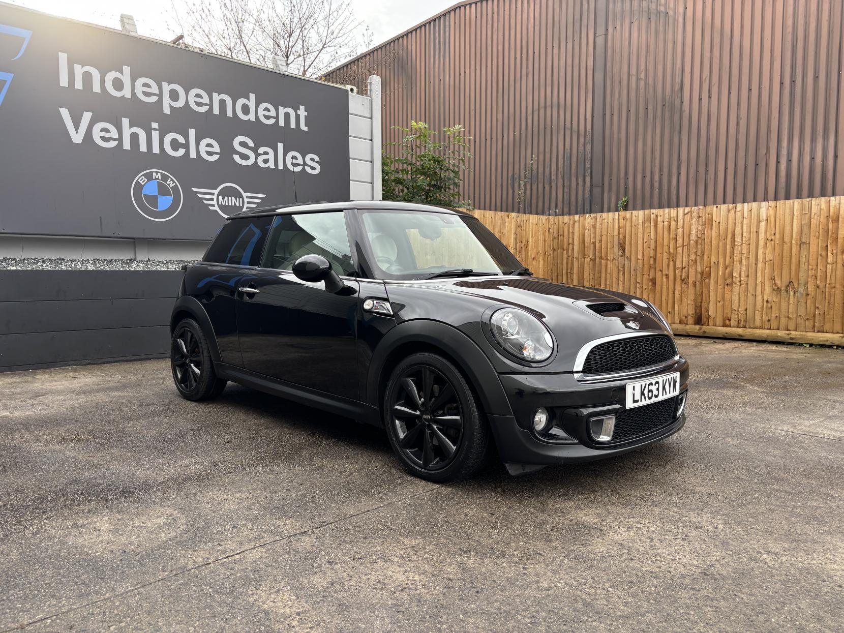 MINI Hatch 2.0 Cooper SD Hatchback 3dr Diesel Auto Euro 5 (143 ps)