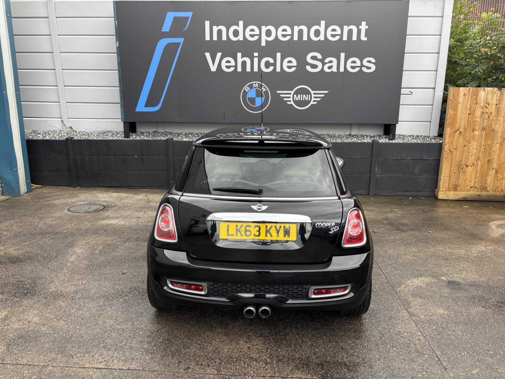 MINI Hatch 2.0 Cooper SD Hatchback 3dr Diesel Auto Euro 5 (143 ps)