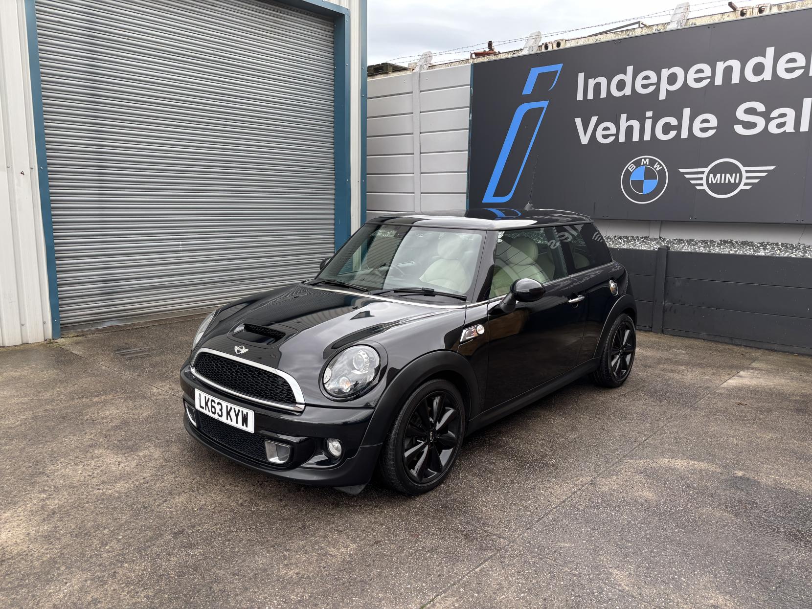 MINI Hatch 2.0 Cooper SD Hatchback 3dr Diesel Auto Euro 5 (143 ps)