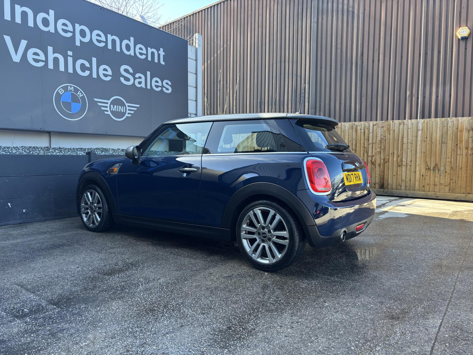 MINI Hatch 1.5 Cooper Seven Hatchback 3dr Petrol Auto Euro 6 (s/s) (136 ps)