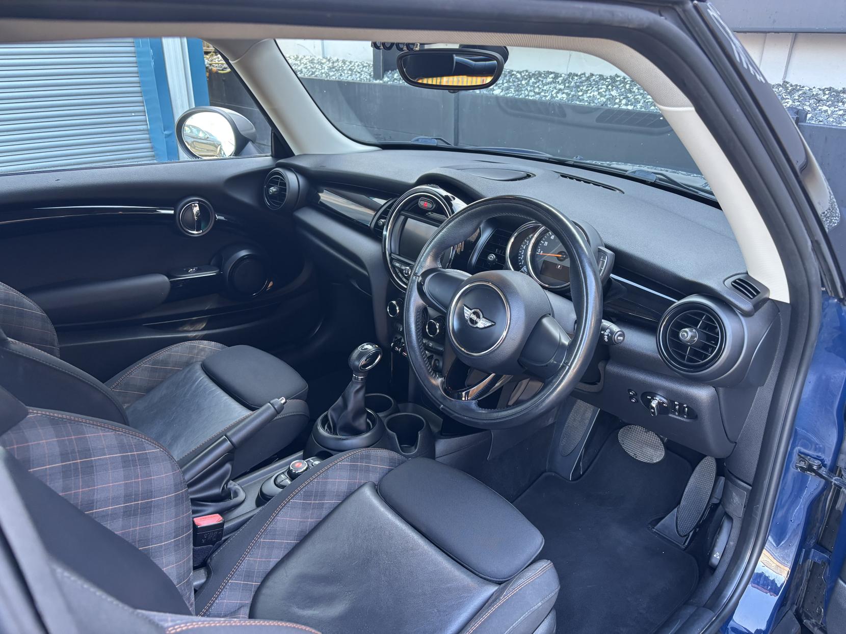 MINI Hatch 1.5 Cooper Seven Hatchback 3dr Petrol Auto Euro 6 (s/s) (136 ps)