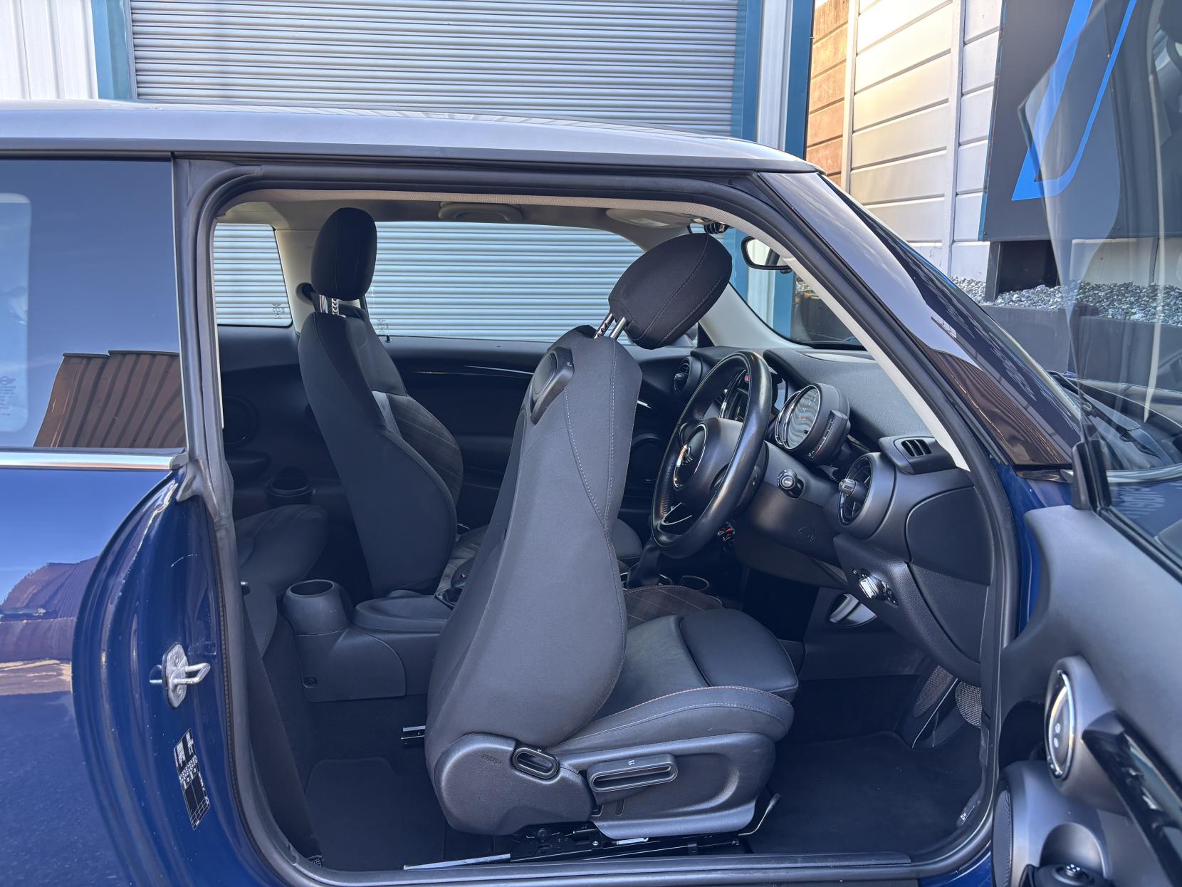 MINI Hatch 1.5 Cooper Seven Hatchback 3dr Petrol Auto Euro 6 (s/s) (136 ps)