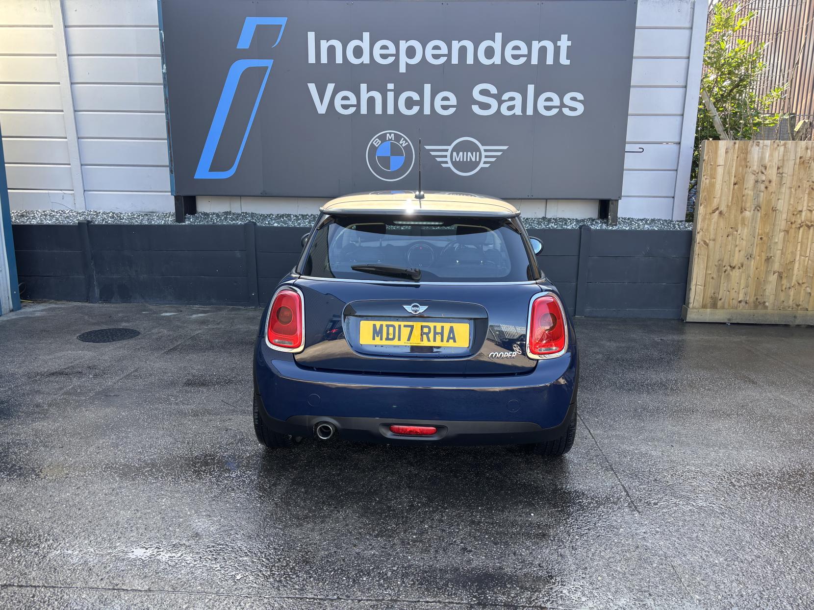 MINI Hatch 1.5 Cooper Seven Hatchback 3dr Petrol Auto Euro 6 (s/s) (136 ps)