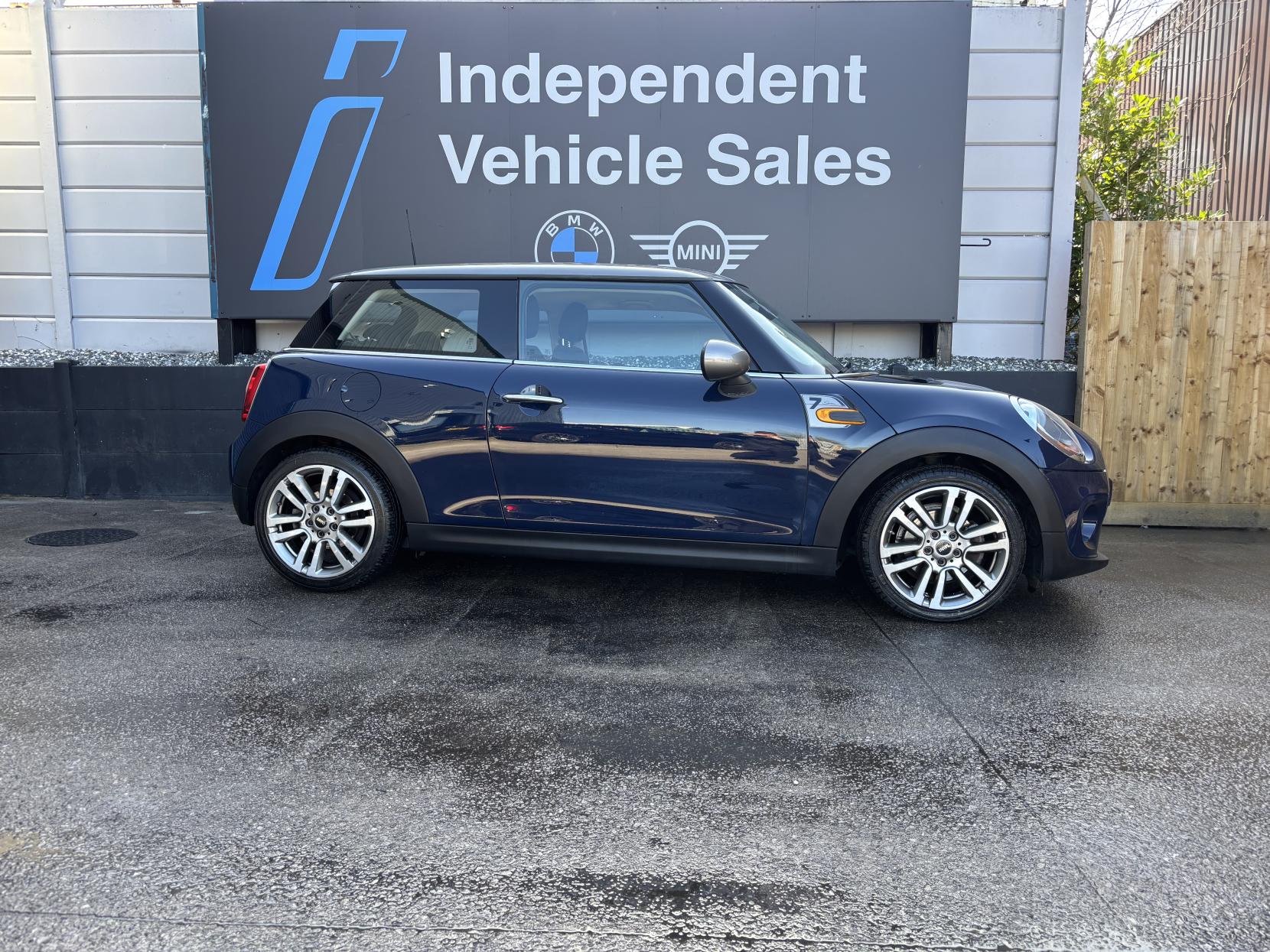 MINI Hatch 1.5 Cooper Seven Hatchback 3dr Petrol Auto Euro 6 (s/s) (136 ps)
