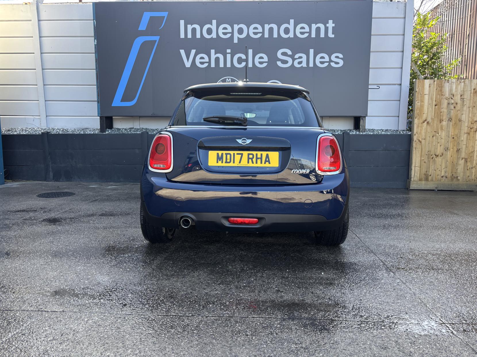 MINI Hatch 1.5 Cooper Seven Hatchback 3dr Petrol Auto Euro 6 (s/s) (136 ps)