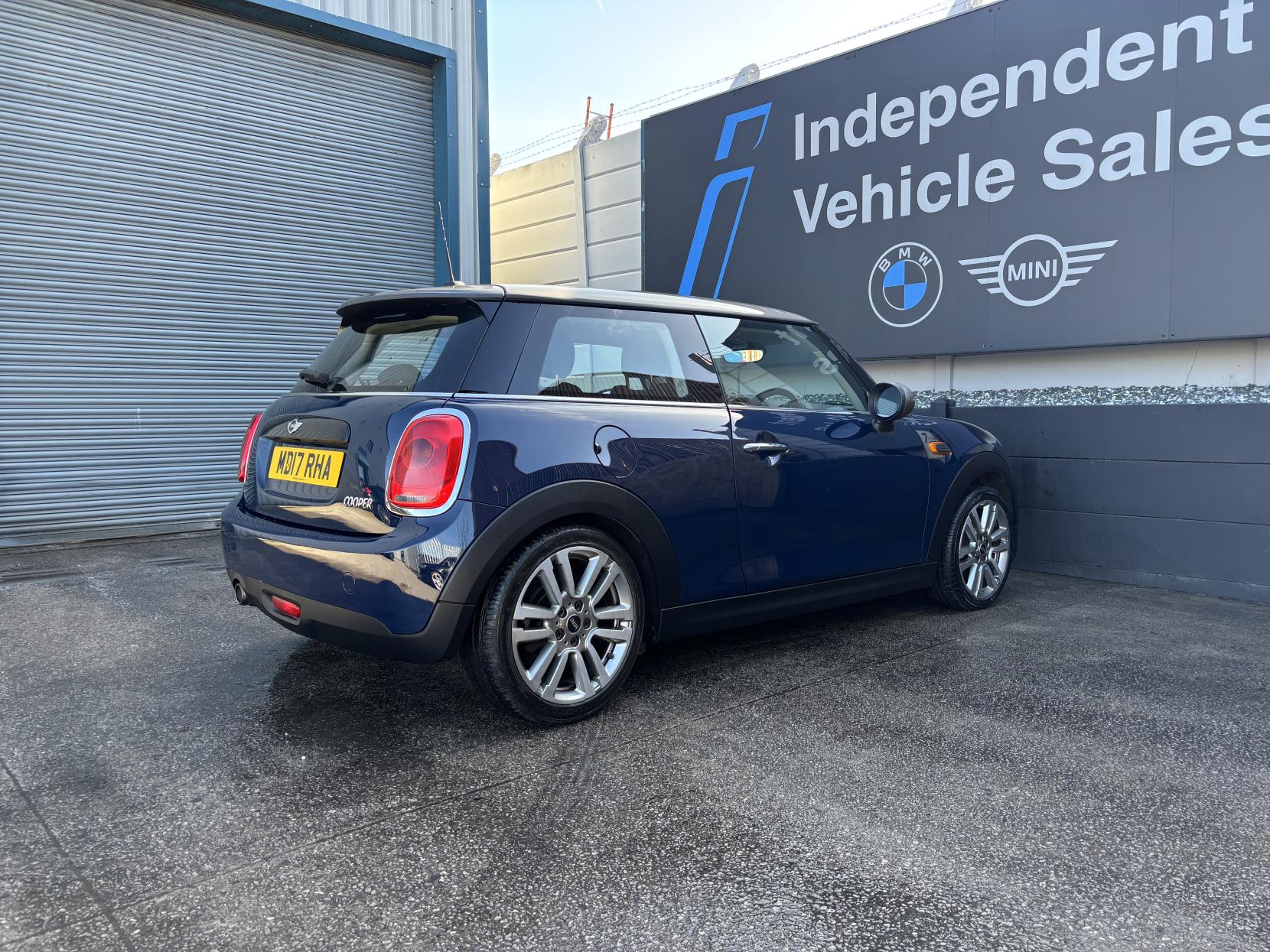 MINI Hatch 1.5 Cooper Seven Hatchback 3dr Petrol Auto Euro 6 (s/s) (136 ps)