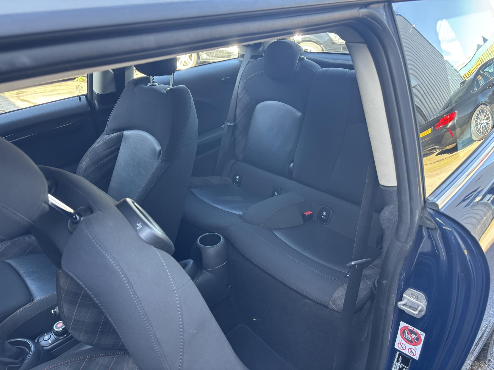 MINI Hatch 1.5 Cooper Seven Hatchback 3dr Petrol Auto Euro 6 (s/s) (136 ps)