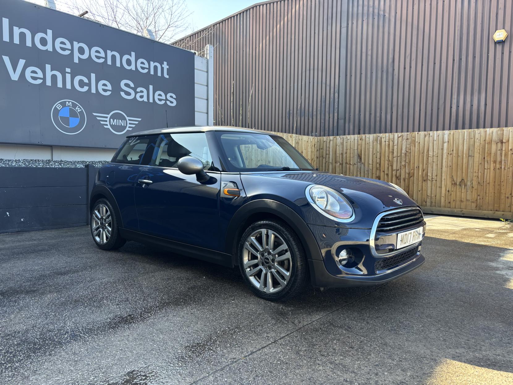 MINI Hatch 1.5 Cooper Seven Hatchback 3dr Petrol Auto Euro 6 (s/s) (136 ps)