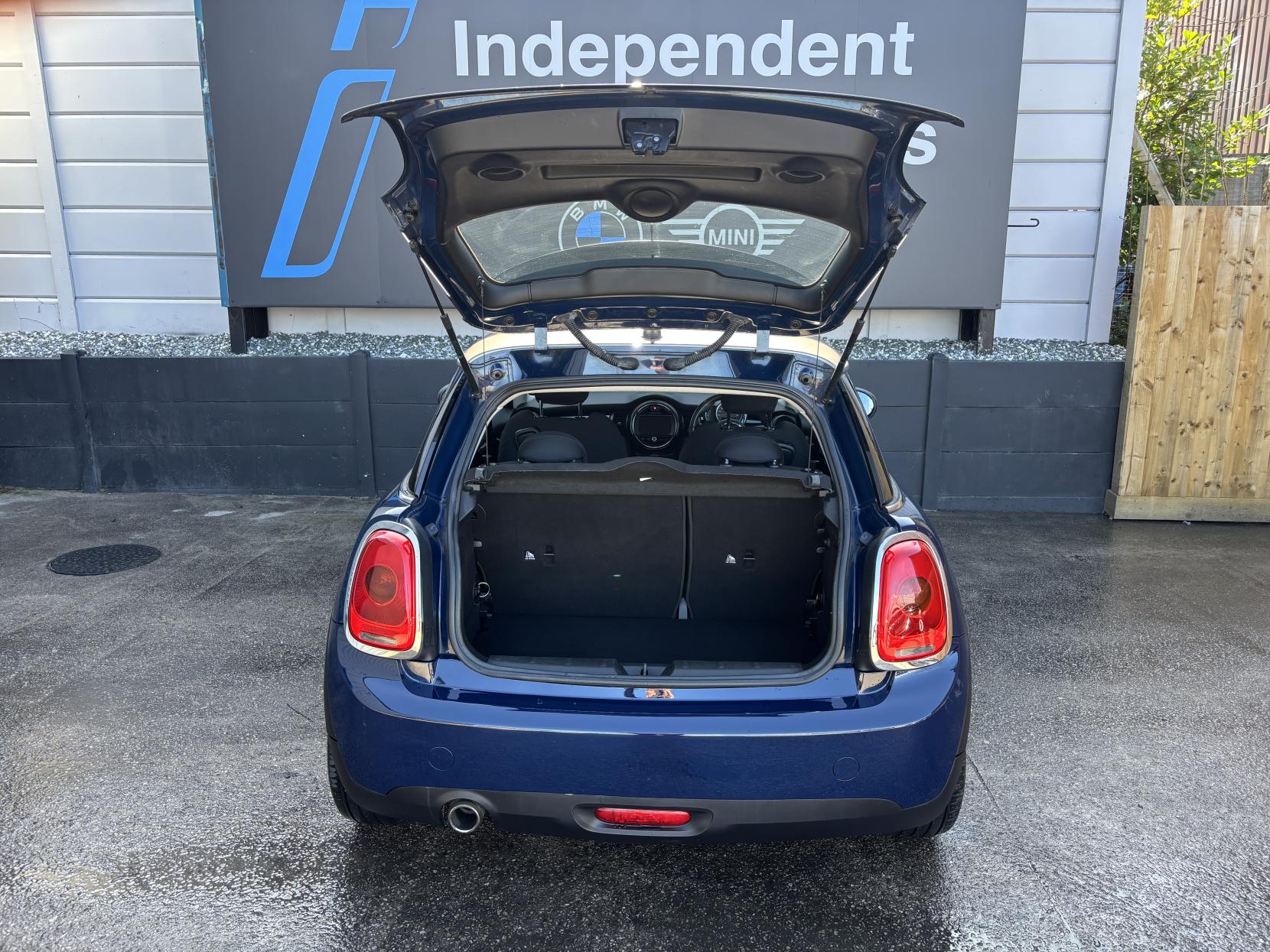 MINI Hatch 1.5 Cooper Seven Hatchback 3dr Petrol Auto Euro 6 (s/s) (136 ps)