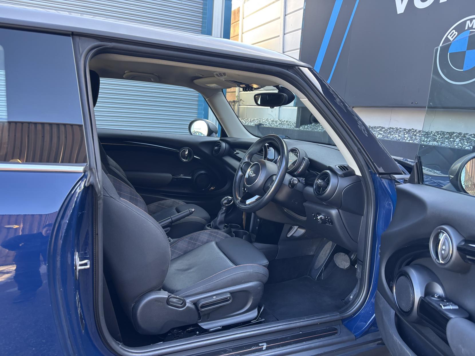 MINI Hatch 1.5 Cooper Seven Hatchback 3dr Petrol Auto Euro 6 (s/s) (136 ps)