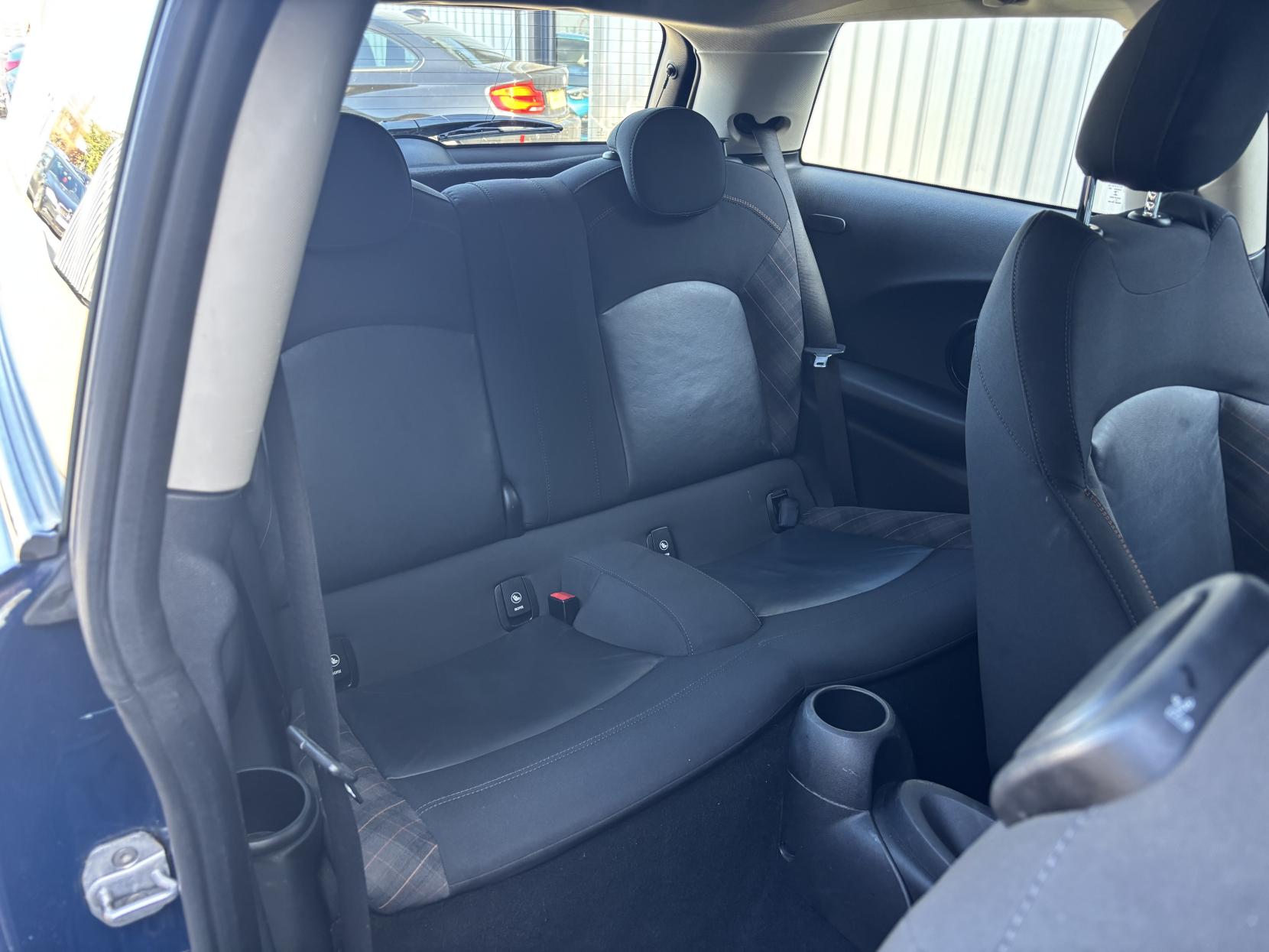 MINI Hatch 1.5 Cooper Seven Hatchback 3dr Petrol Auto Euro 6 (s/s) (136 ps)