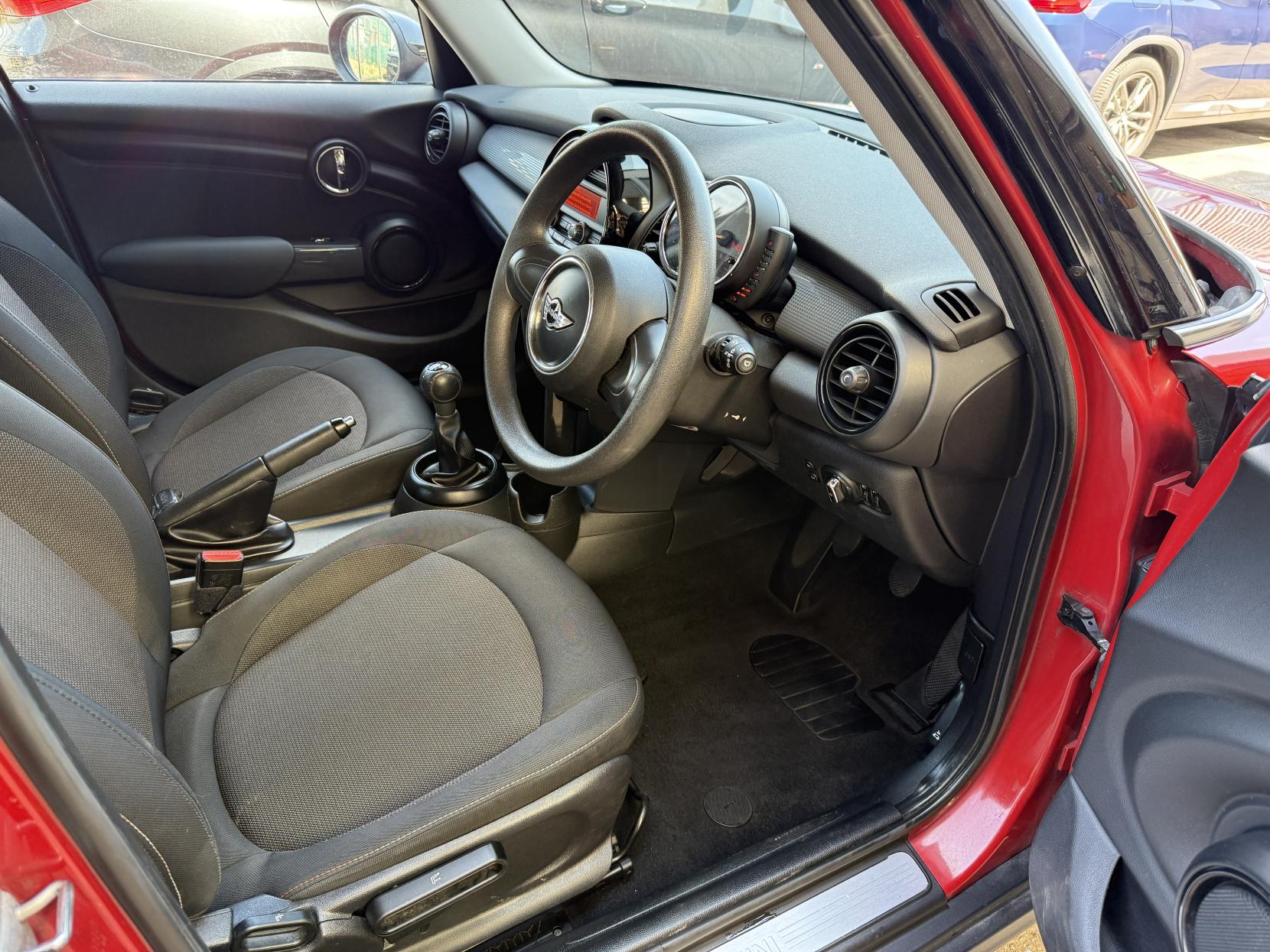 MINI Hatch 1.5 Cooper D Hatchback 5dr Diesel Manual Euro 6 (s/s) (116 ps)