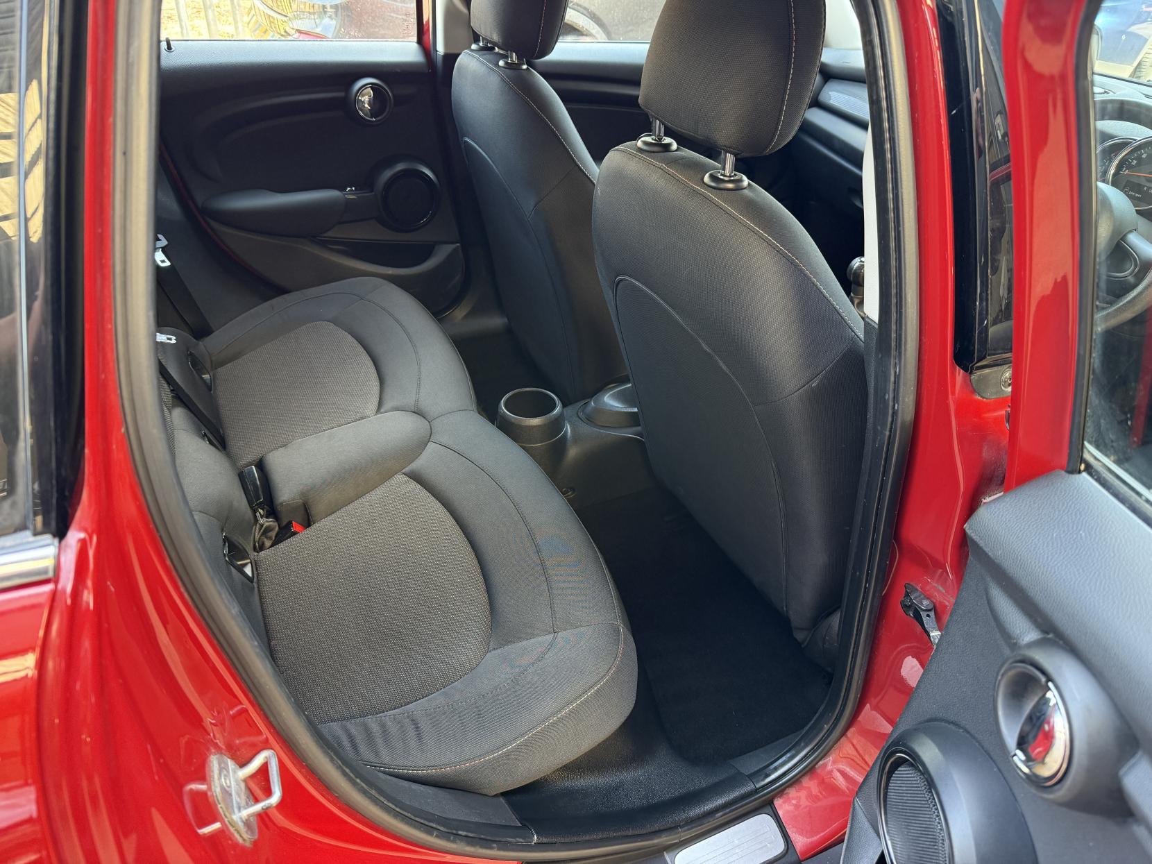 MINI Hatch 1.5 Cooper D Hatchback 5dr Diesel Manual Euro 6 (s/s) (116 ps)