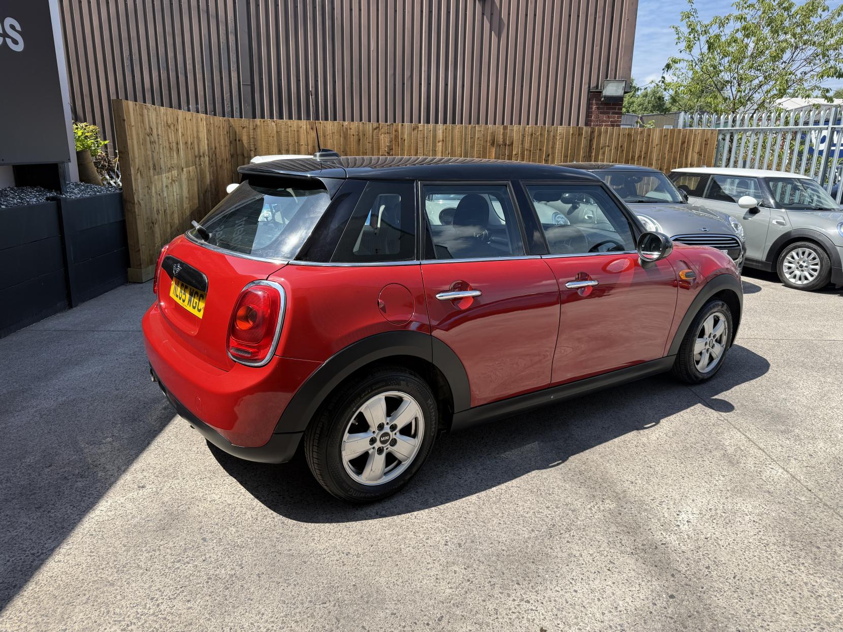 MINI Hatch 1.5 Cooper D Hatchback 5dr Diesel Manual Euro 6 (s/s) (116 ps)