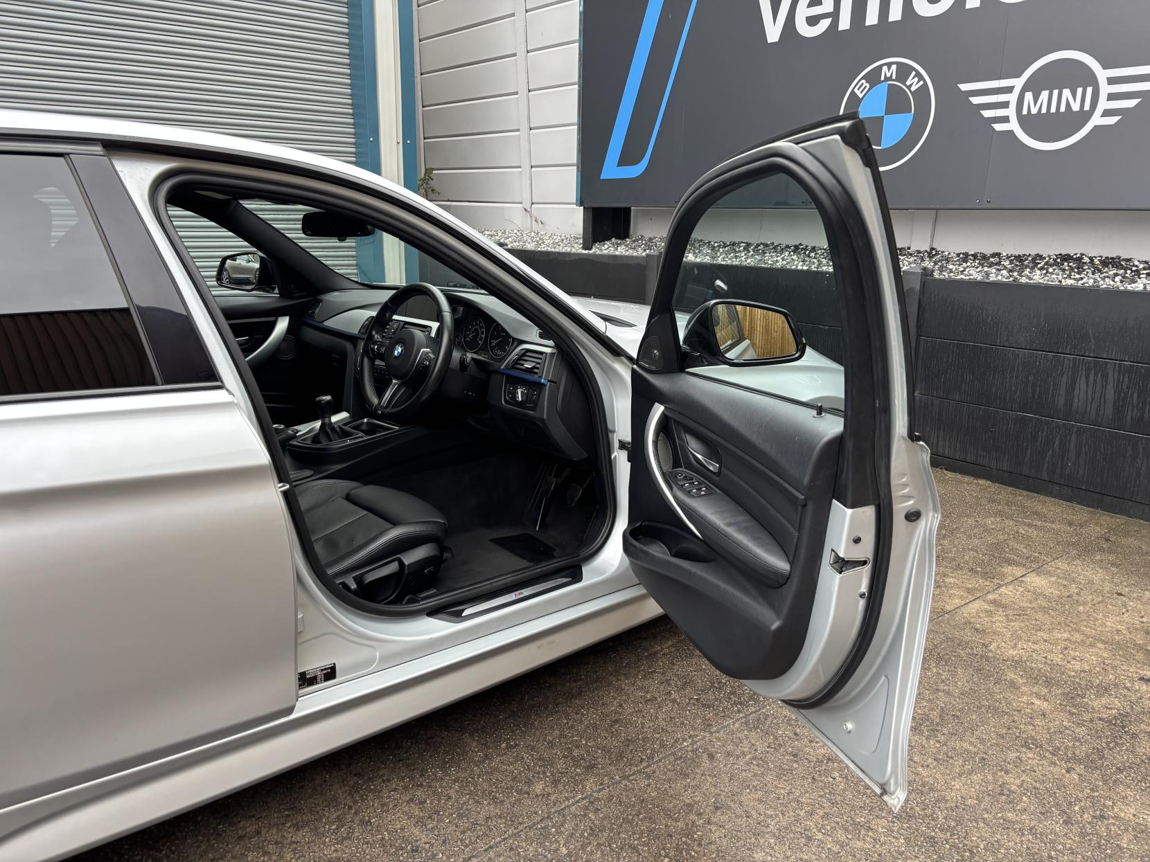 BMW 3 Series 2.0 318d M Sport Saloon 4dr Diesel Manual Euro 5 (s/s) (143 ps)