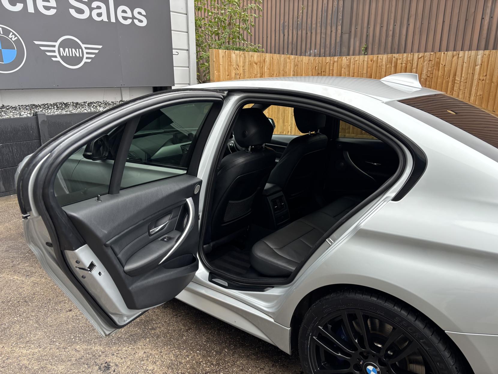 BMW 3 Series 2.0 318d M Sport Saloon 4dr Diesel Manual Euro 5 (s/s) (143 ps)