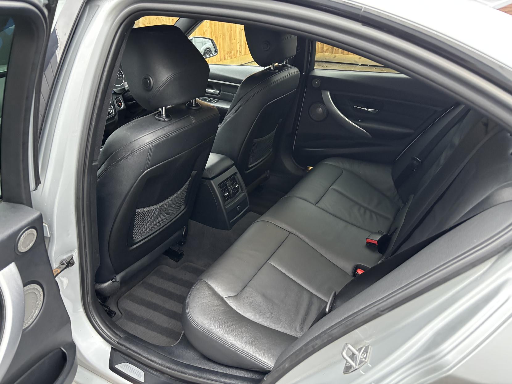 BMW 3 Series 2.0 318d M Sport Saloon 4dr Diesel Manual Euro 5 (s/s) (143 ps)