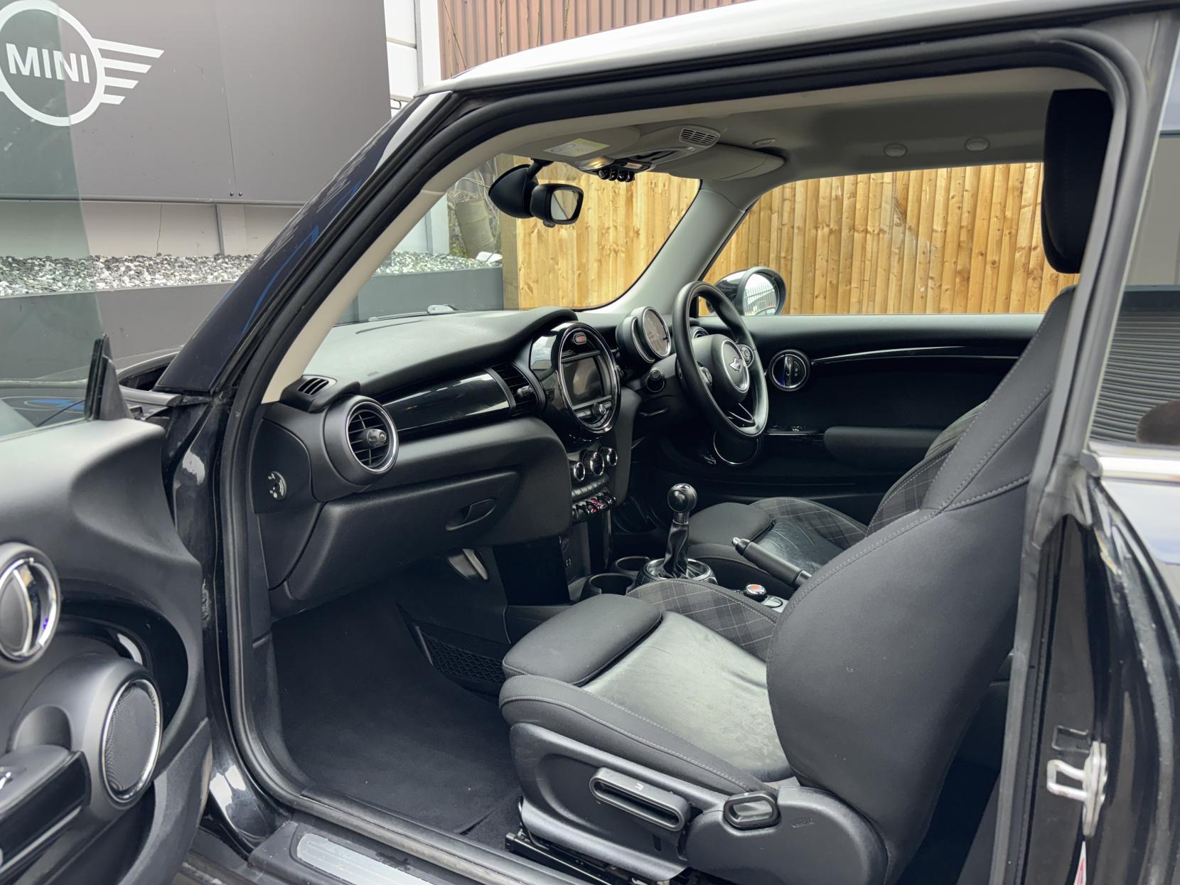 MINI Hatch 1.5 Cooper D Hatchback 3dr Diesel Manual Euro 6 (s/s) (116 ps)